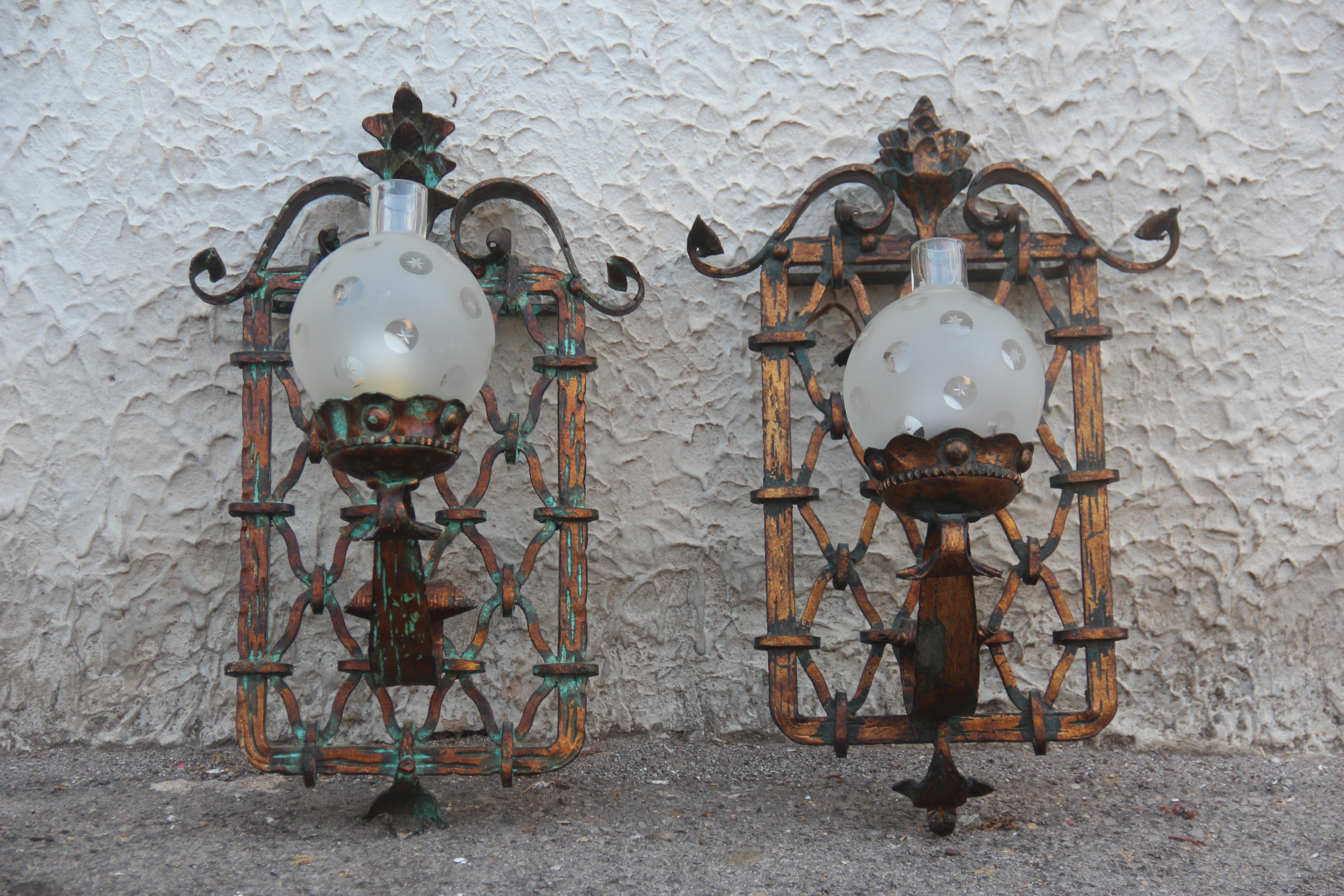 Large pair of sconces hand forged golden iron Italy Design 1950s for Castle Mesh.

It is really incredible the quality of manufacture of these amazing sconces, very heavy,
in full iron forged by skilled hands craftsmen, these masterpieces are