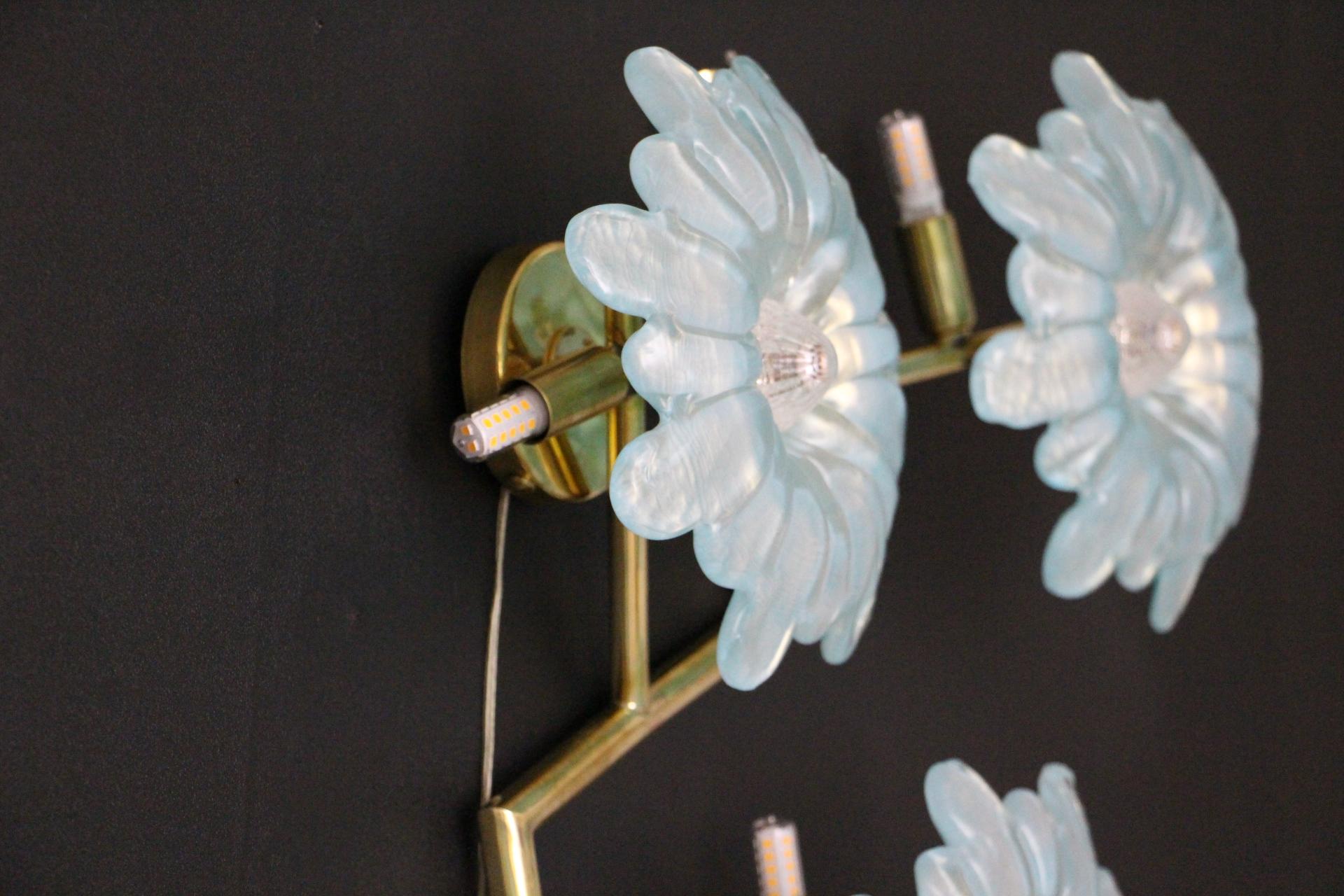 Large Pair of Sconces with Iridescent Blue Murano Glass Flowers, Blue Wall Light For Sale 3