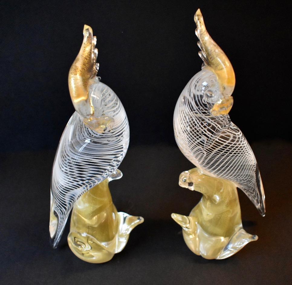 Large Pair of Seguso Murano Glass Cockatoo in Clear, White and Gold Inclusions In Good Condition In Dallas, TX