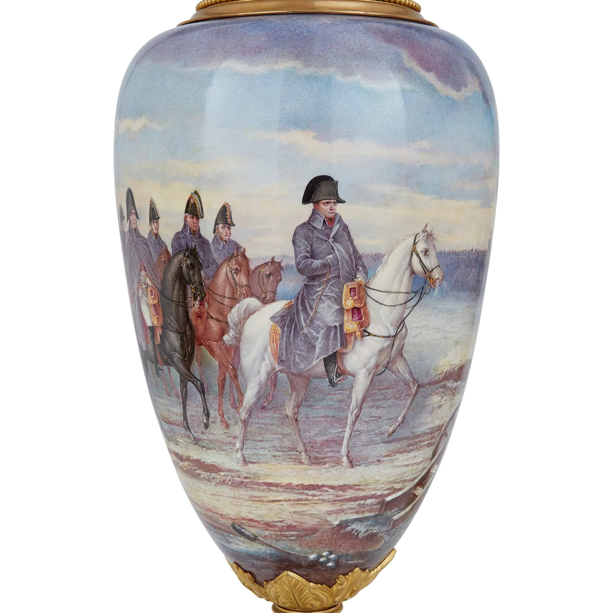 XIX secolo Grande coppia di vasi in porcellana in stile Sèvres con scene napoleoniche in vendita