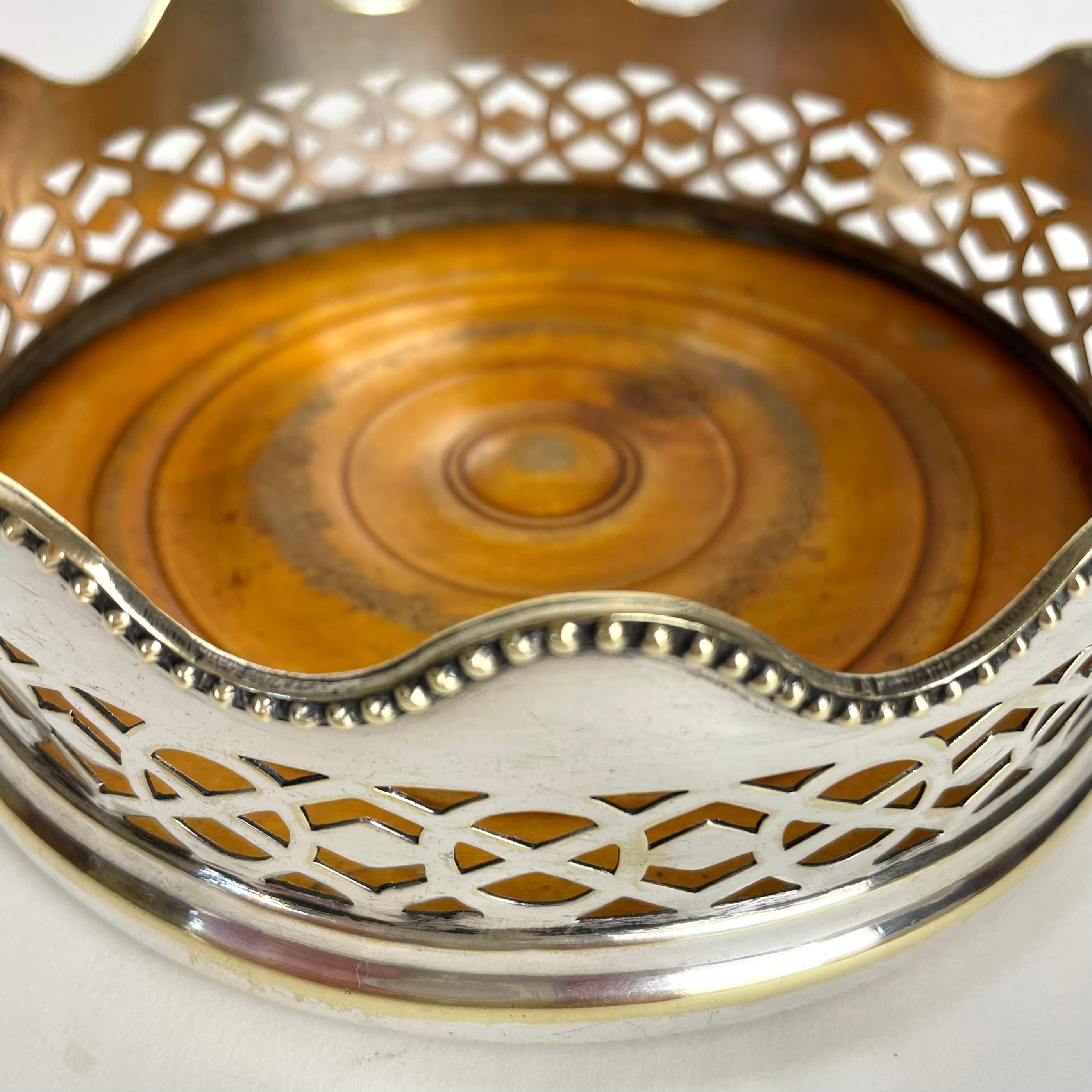 Plaqué argent Grande paire de sous-verres à champagne en métal argenté du début du 20ème siècle en vente