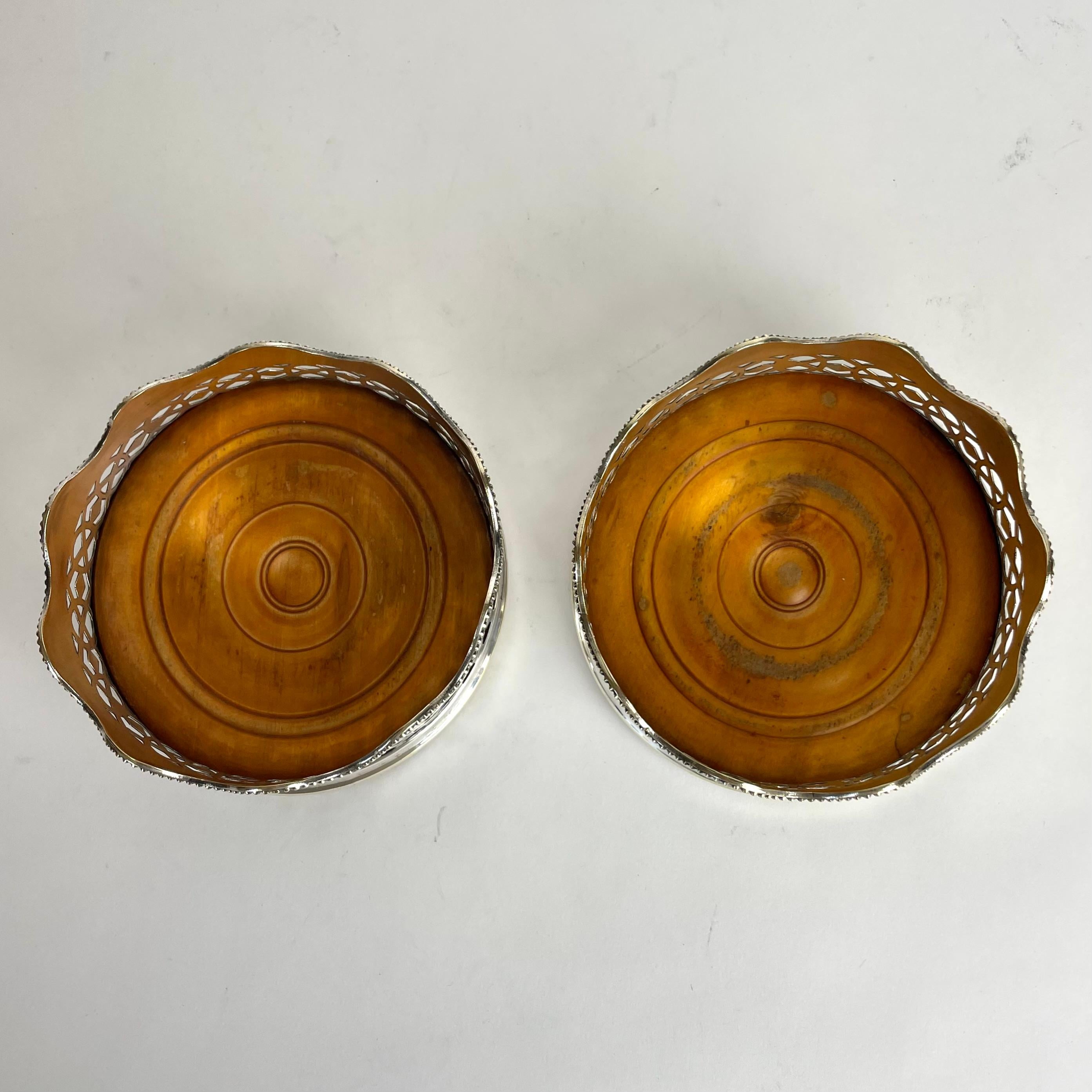 Grande paire de sous-verres à champagne en métal argenté du début du 20ème siècle en vente 2