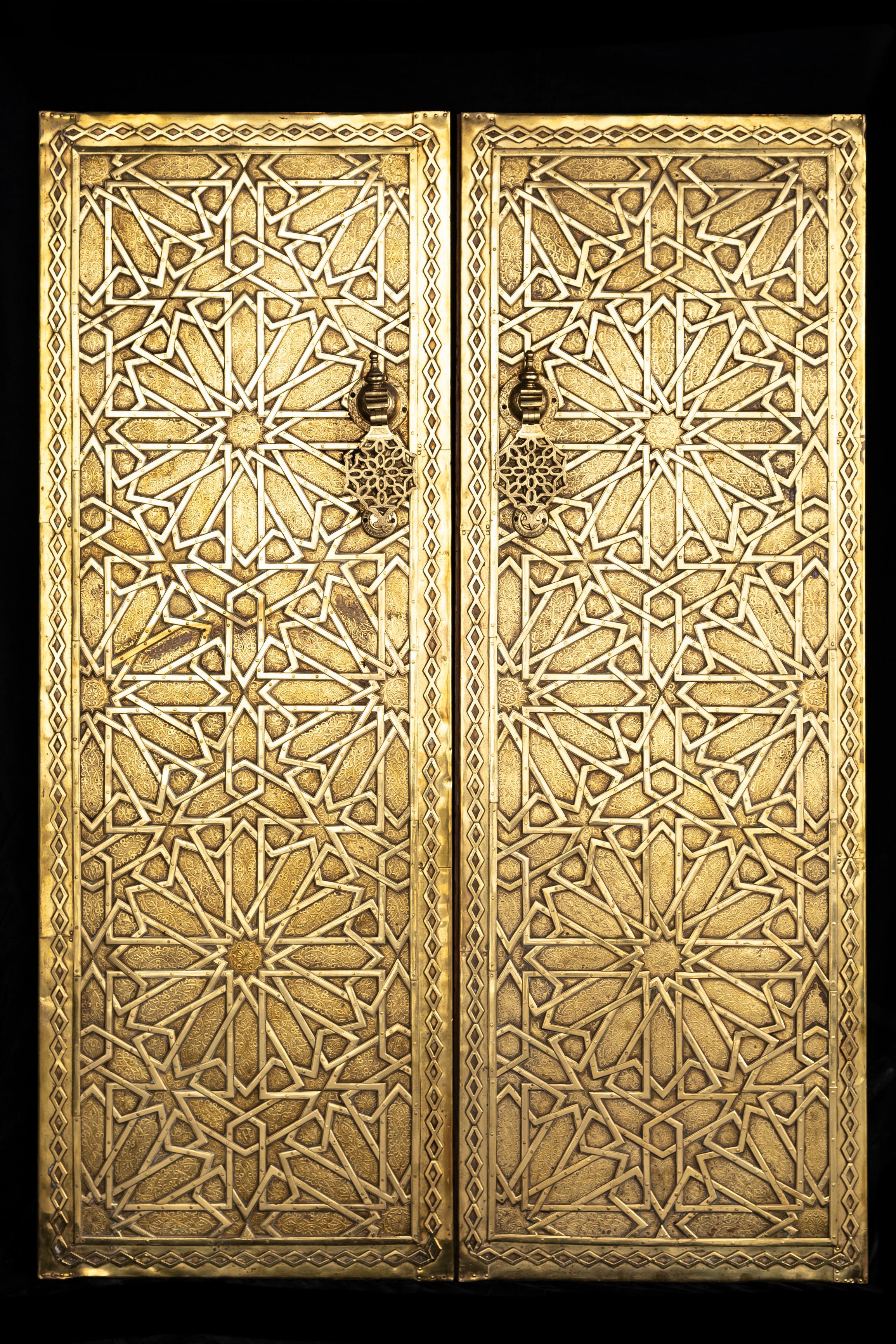 Gran Pareja de Puertas de Palacio Real Español Toledo Bronce Dorado Patrón Alhambra en Bueno estado para la venta en New York, NY