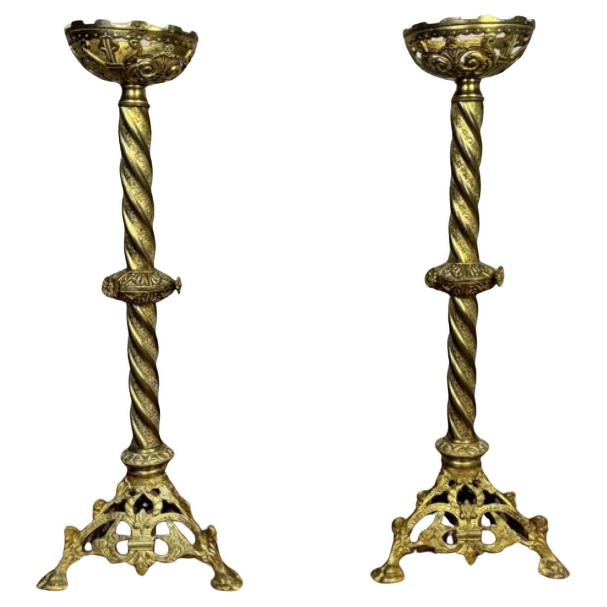 Grande paire de superbes chandeliers d'église victoriens anciens de qualité