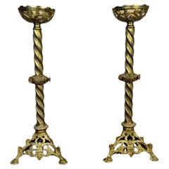 Gran par de impresionantes candelabros de iglesia antiguos de calidad victoriana