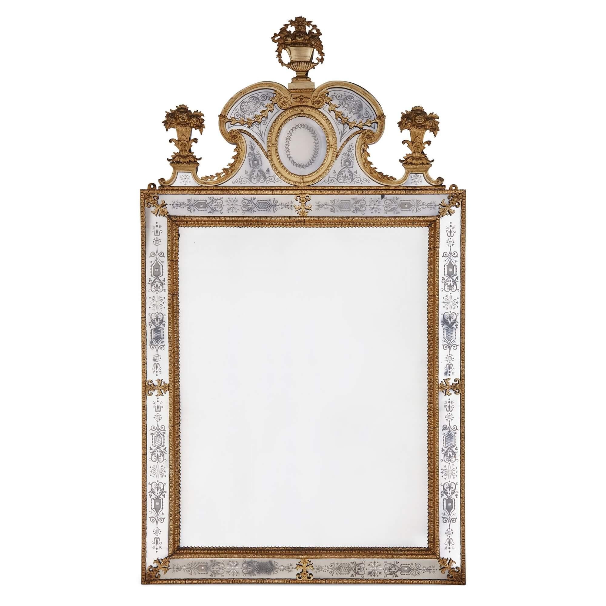 Grande paire de miroirs suédois en métal doré et verre gravé d'après Precht
Suède, 19e siècle 
Hauteur 132cm, largeur 75cm, profondeur 5cm

Fabriquée en Suède au XIXe siècle, la conception de cette élégante paire de miroirs est d'après l'œuvre de la