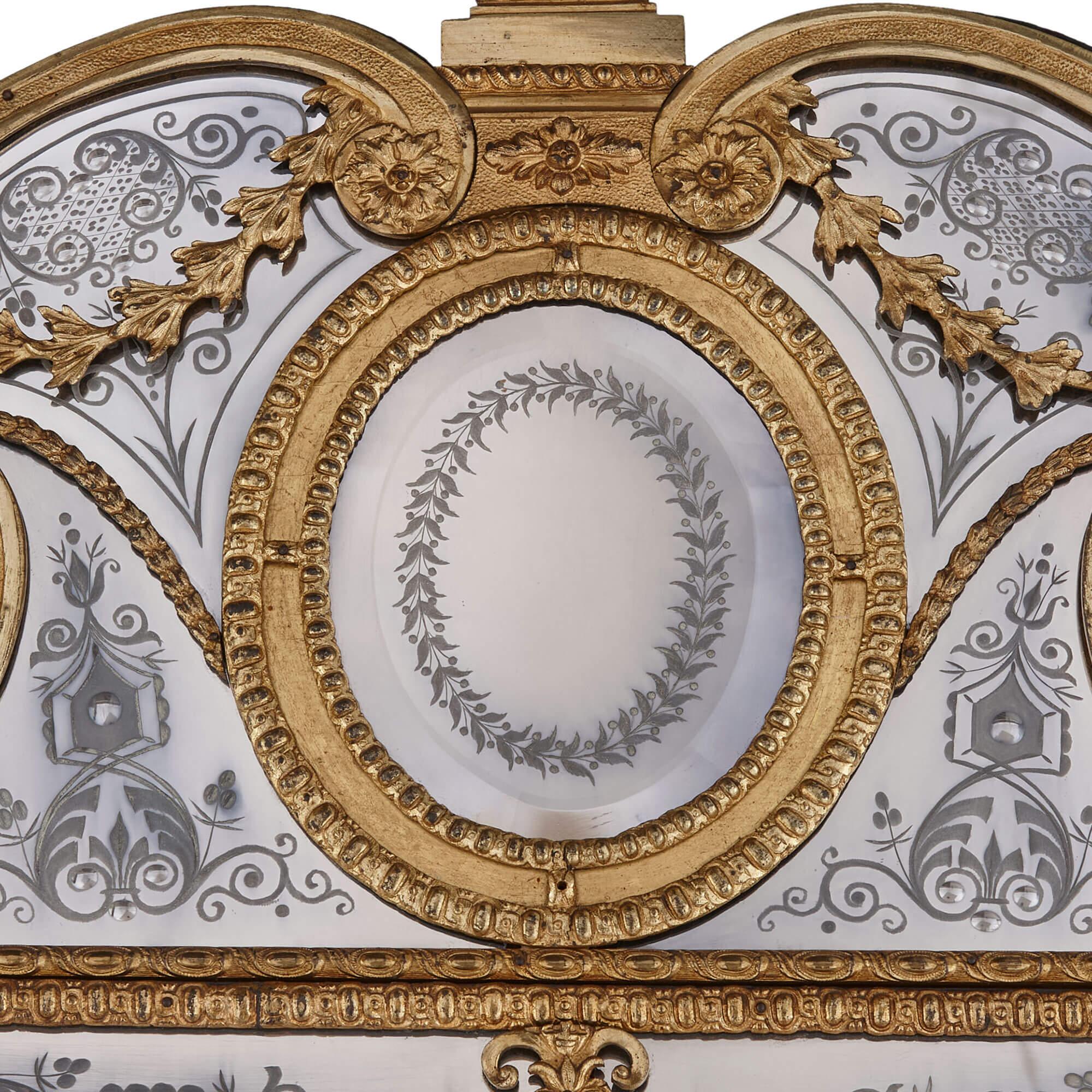 Baroque Paire de grands miroirs suédois en métal doré et verre gravé d'après Precht en vente