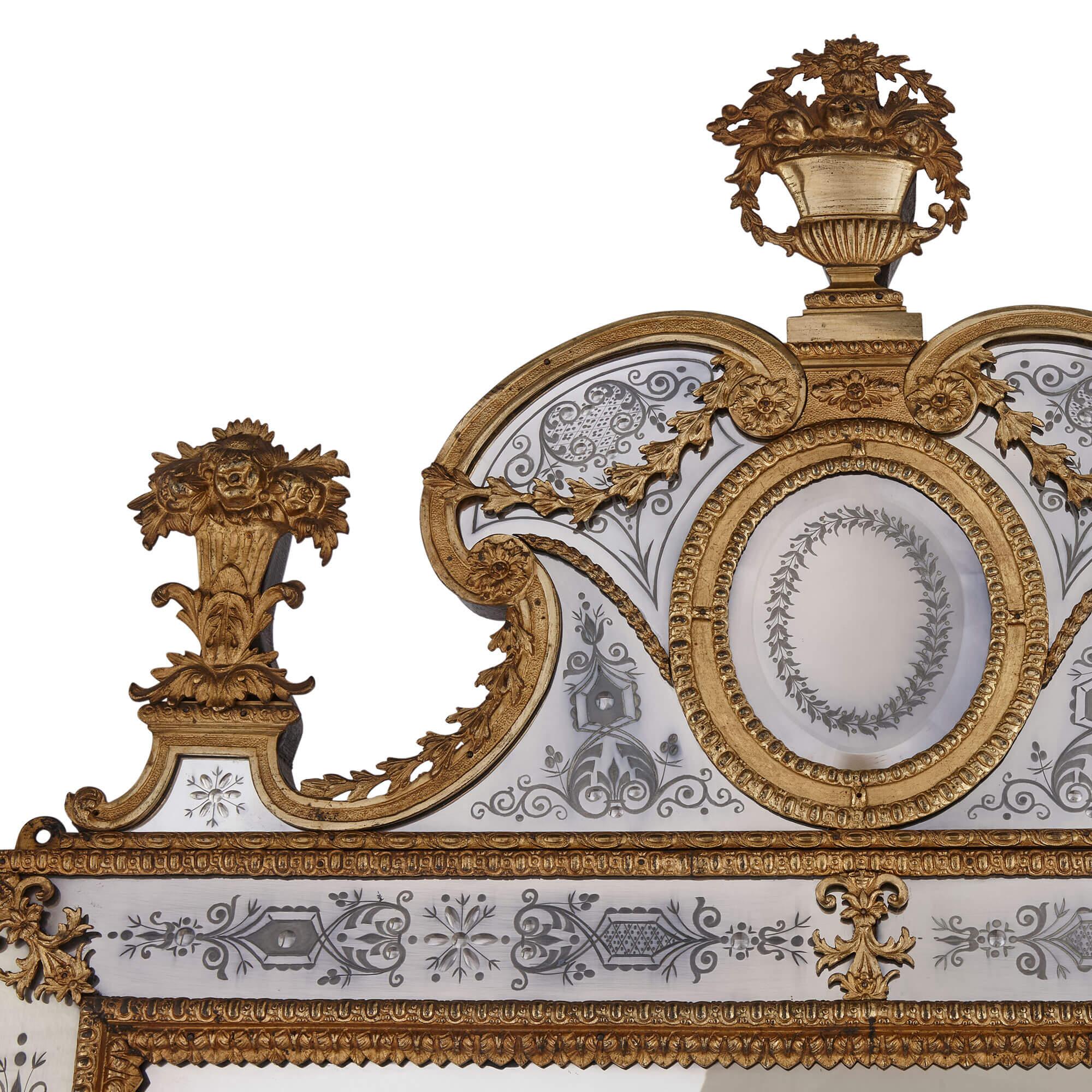 Suédois Paire de grands miroirs suédois en métal doré et verre gravé d'après Precht en vente