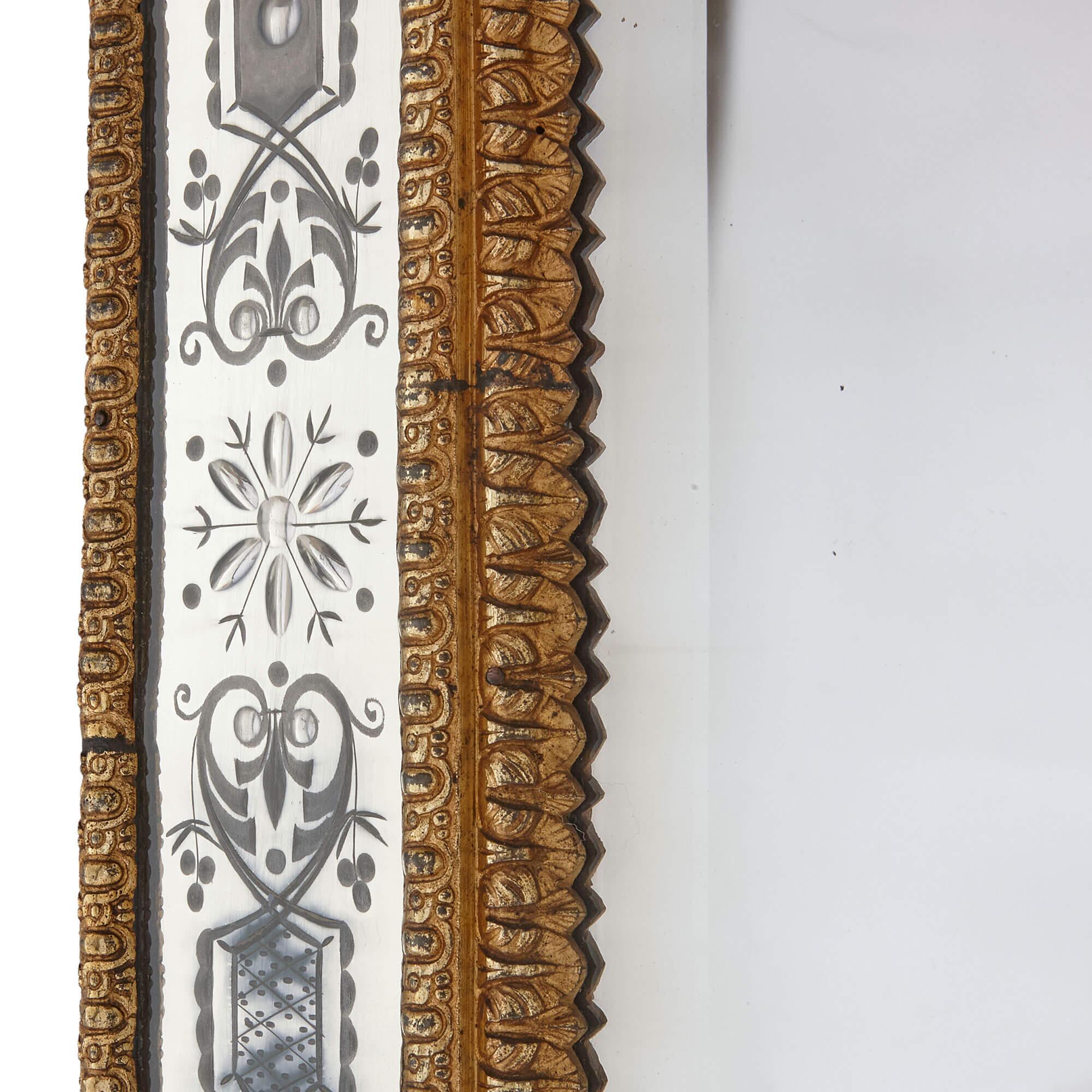 Moulage Paire de grands miroirs suédois en métal doré et verre gravé d'après Precht en vente