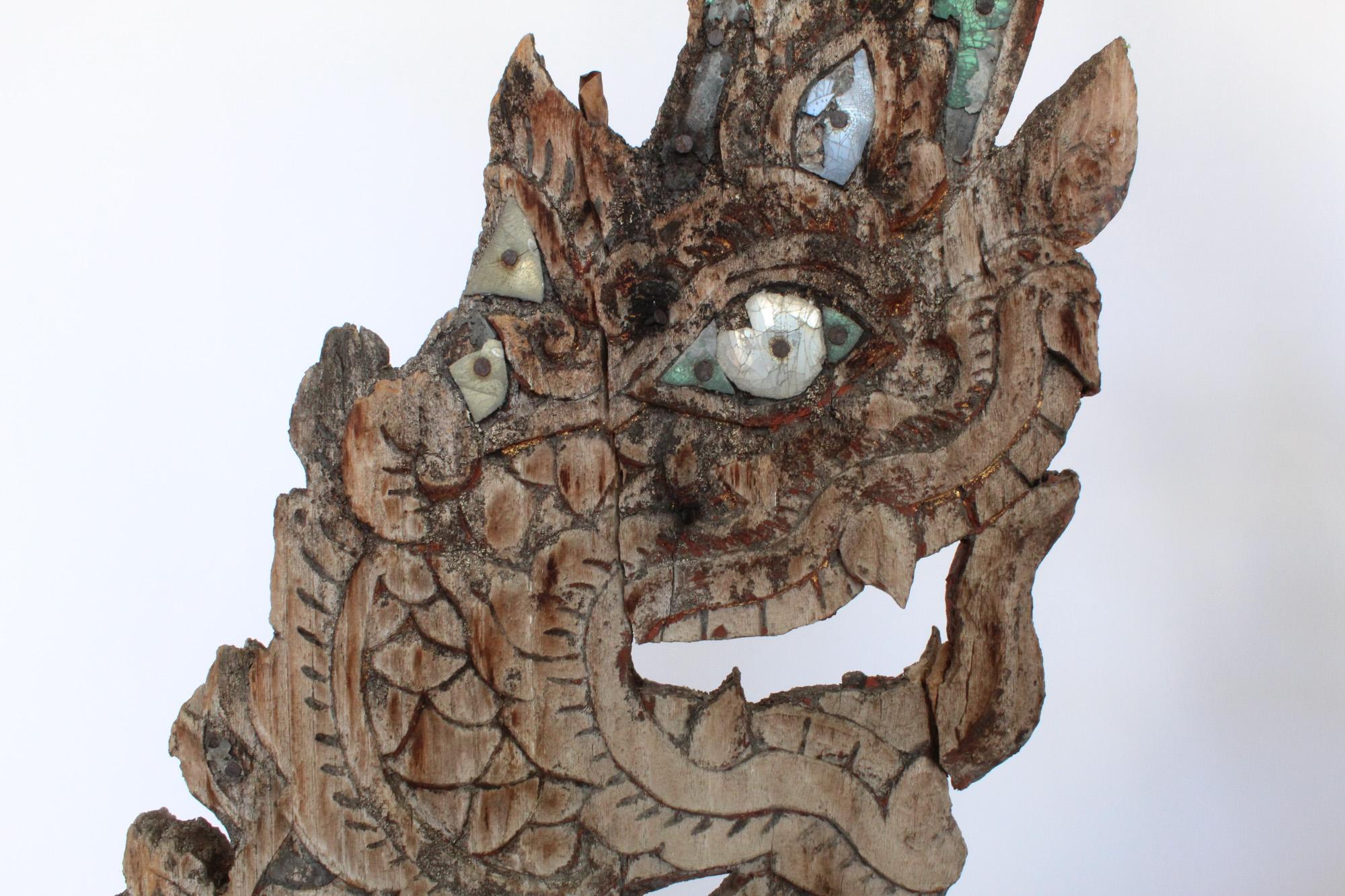 Thaïlandais Grande paire de sculptures thaïlandaises Naga sur socle en lucite, vers 1880 en vente