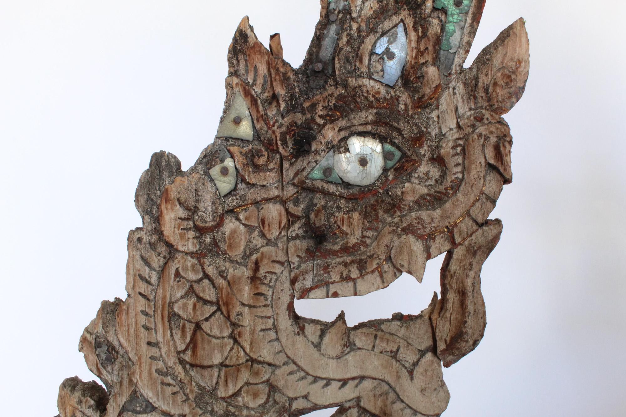 Thailandese Grande coppia di sculture Naga thailandesi su basi di lucite, 1880 circa in vendita