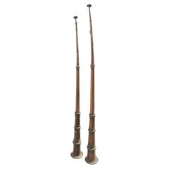 Großes Paar tibetischer Dungchen-Langhörner, Kupfer und Messing, Anfang 20.