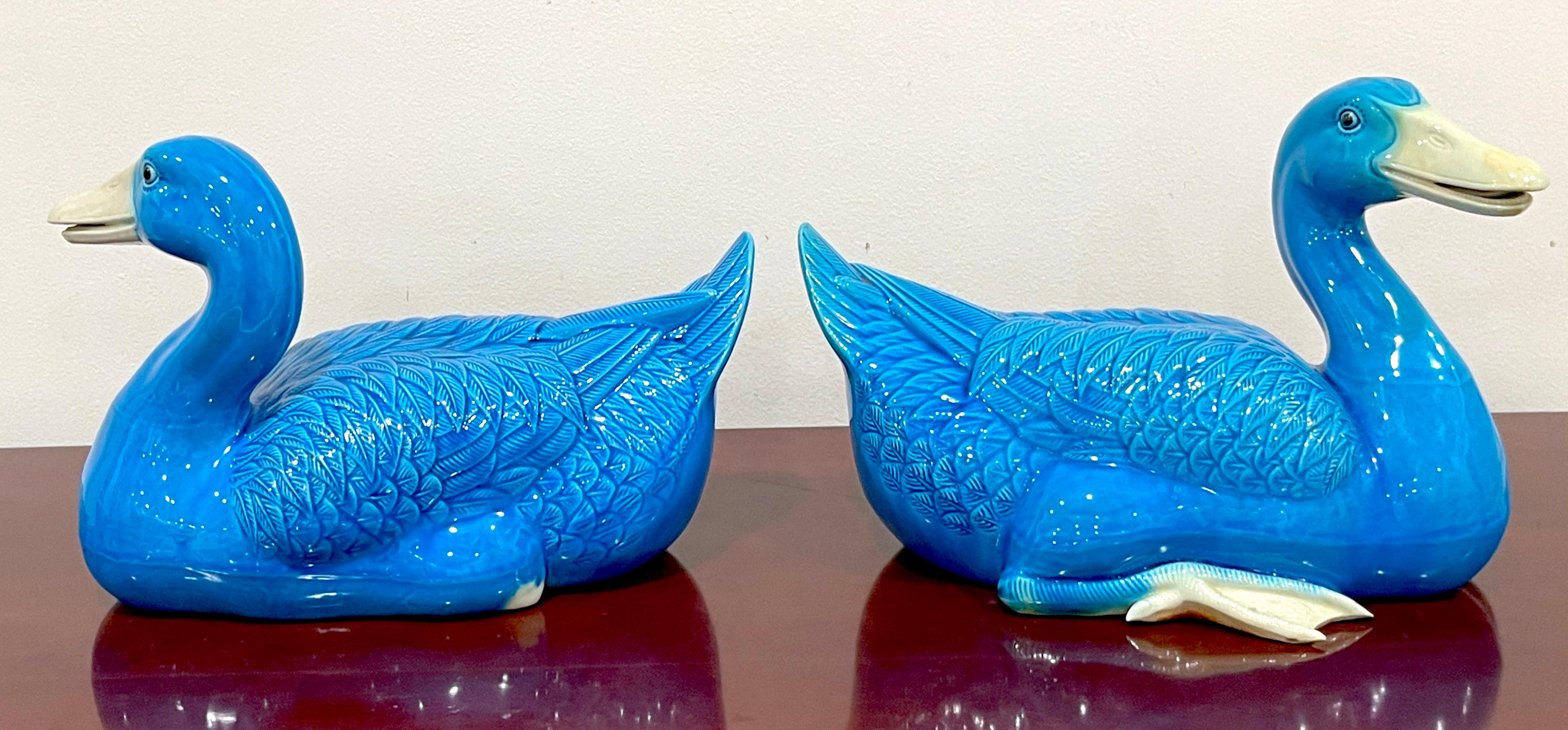 Grande paire d'exportations chinoises turquoise représentant des canards assis en vente 4