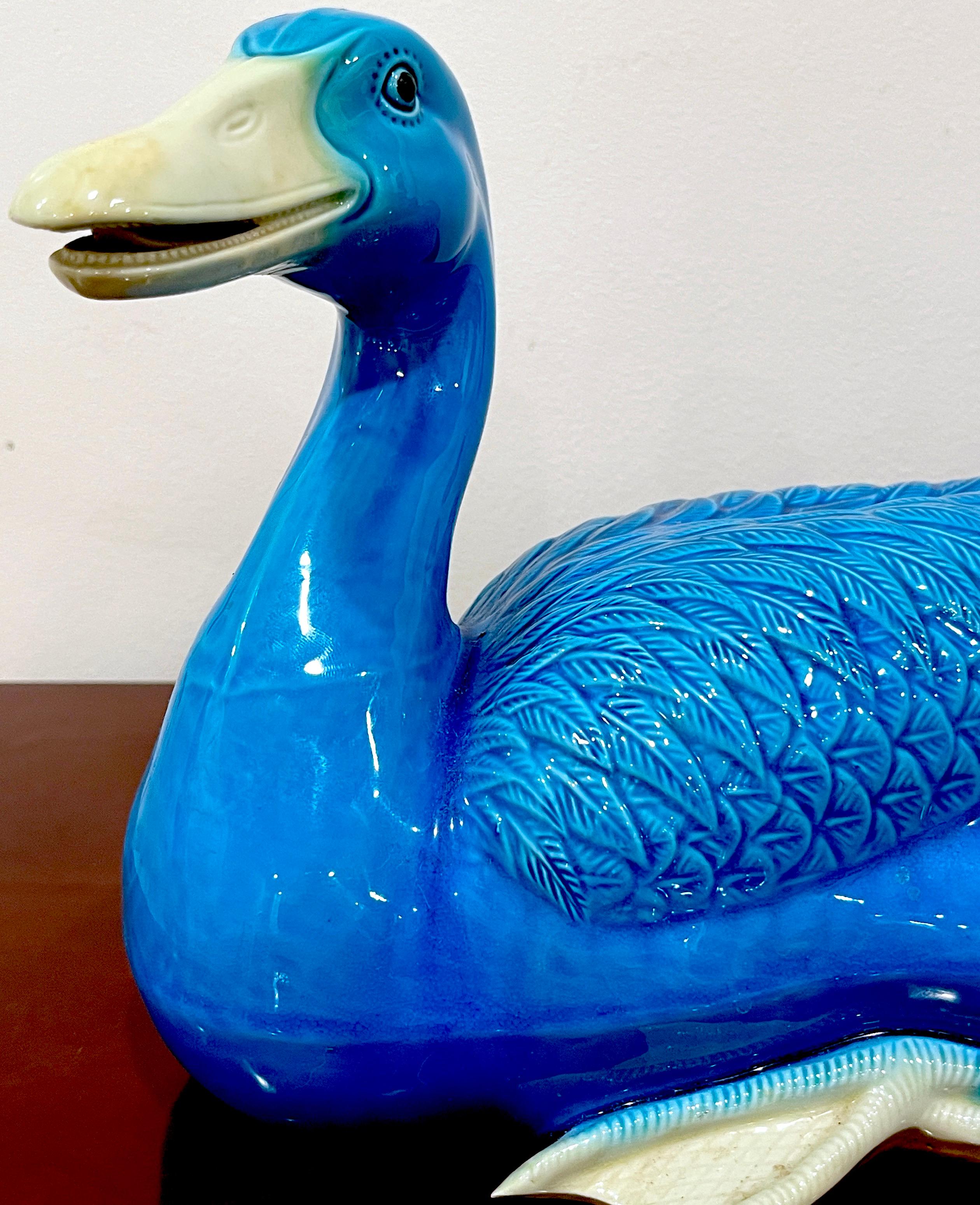 Grande paire d'exportations chinoises turquoise représentant des canards assis en vente 5