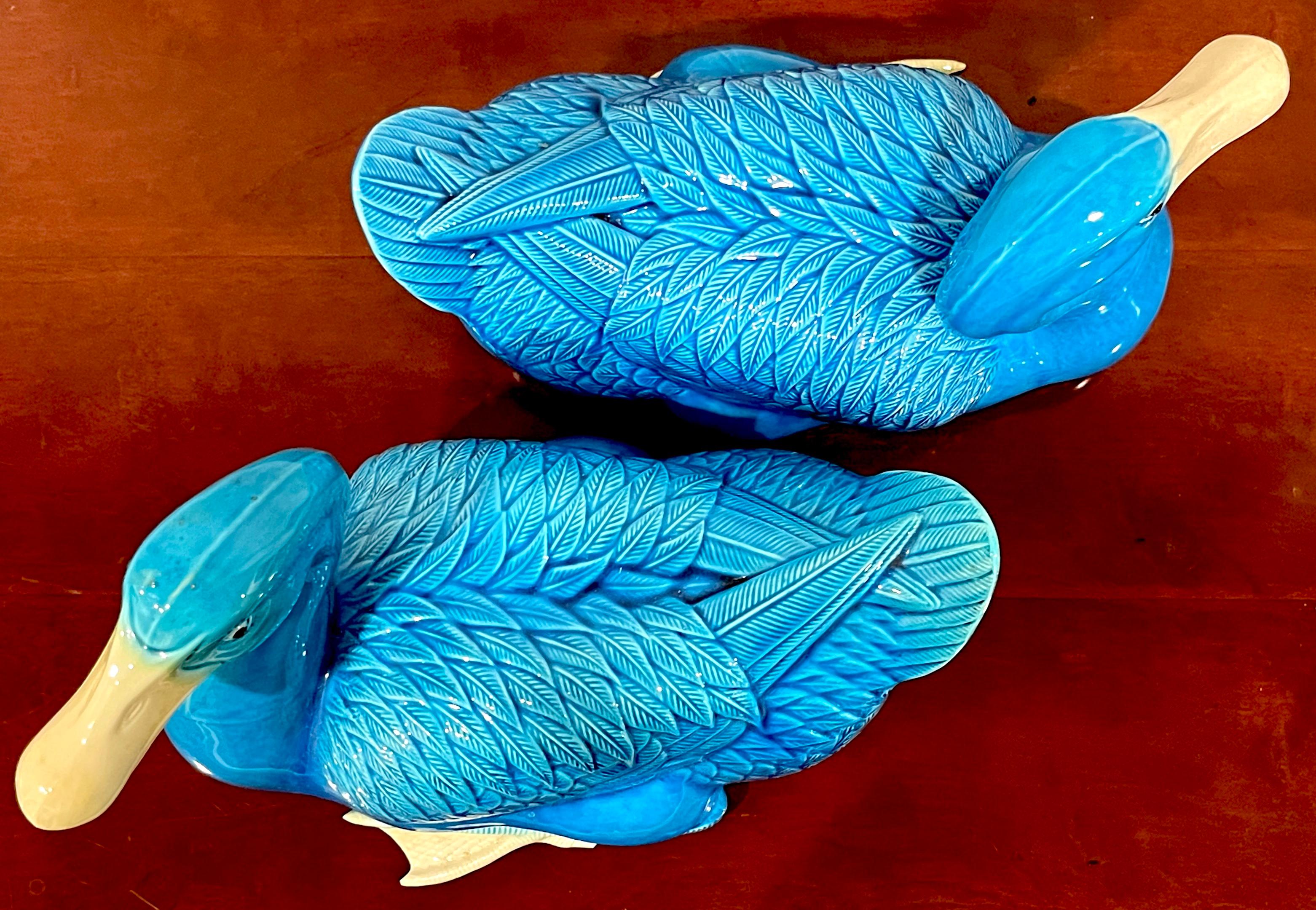 Grande paire d'exportations chinoises turquoise représentant des canards assis en vente 7