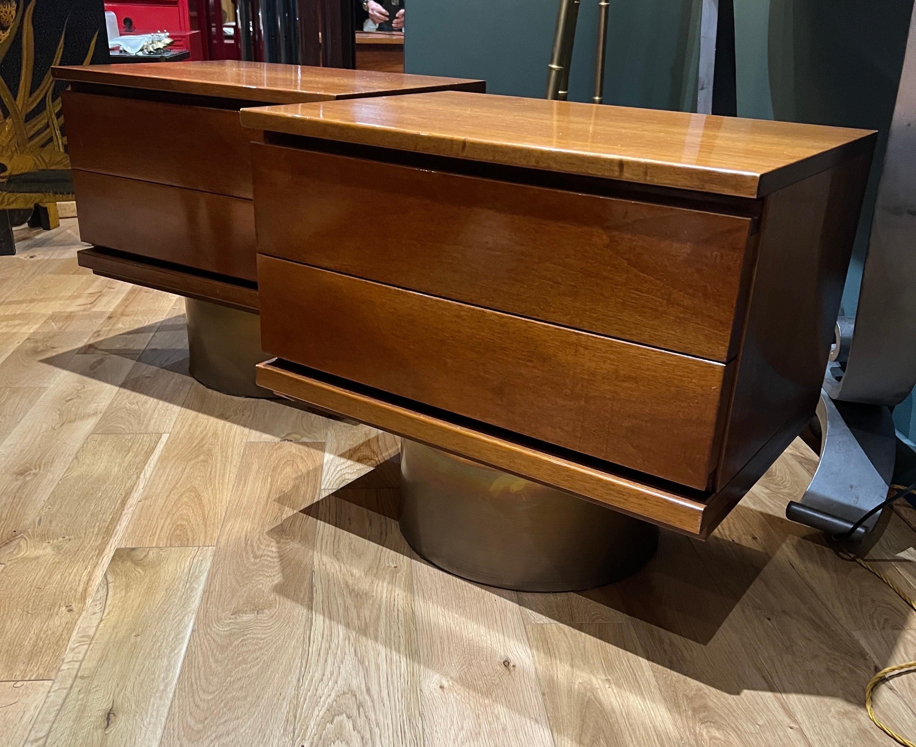 Large pair of two drawers bedside tables by Mario Morenco In Good Condition For Sale In London, GB