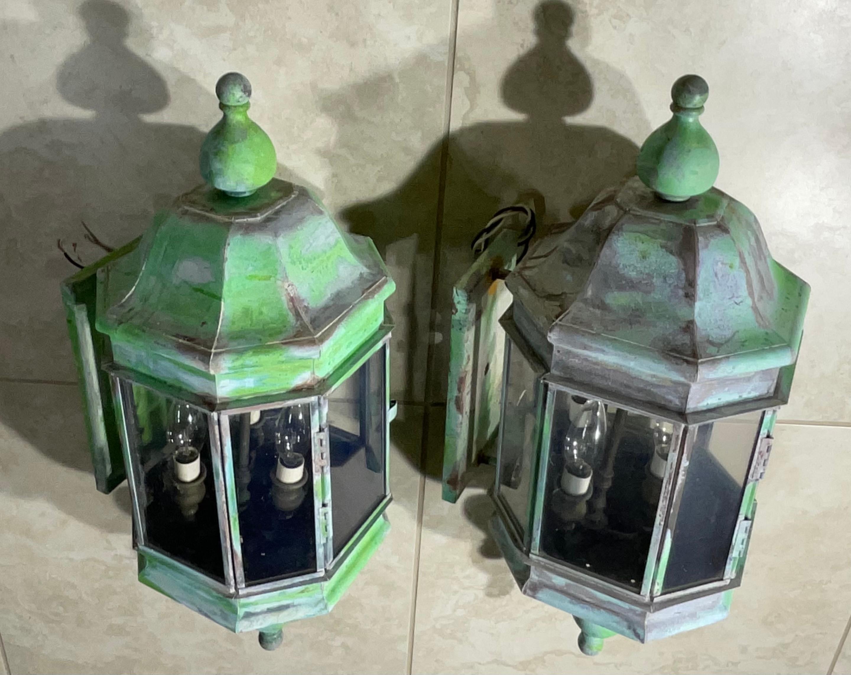 Large Pair of Vintage Handcrafted Wall-Mounted Solid Brass Lantern For Sale 4