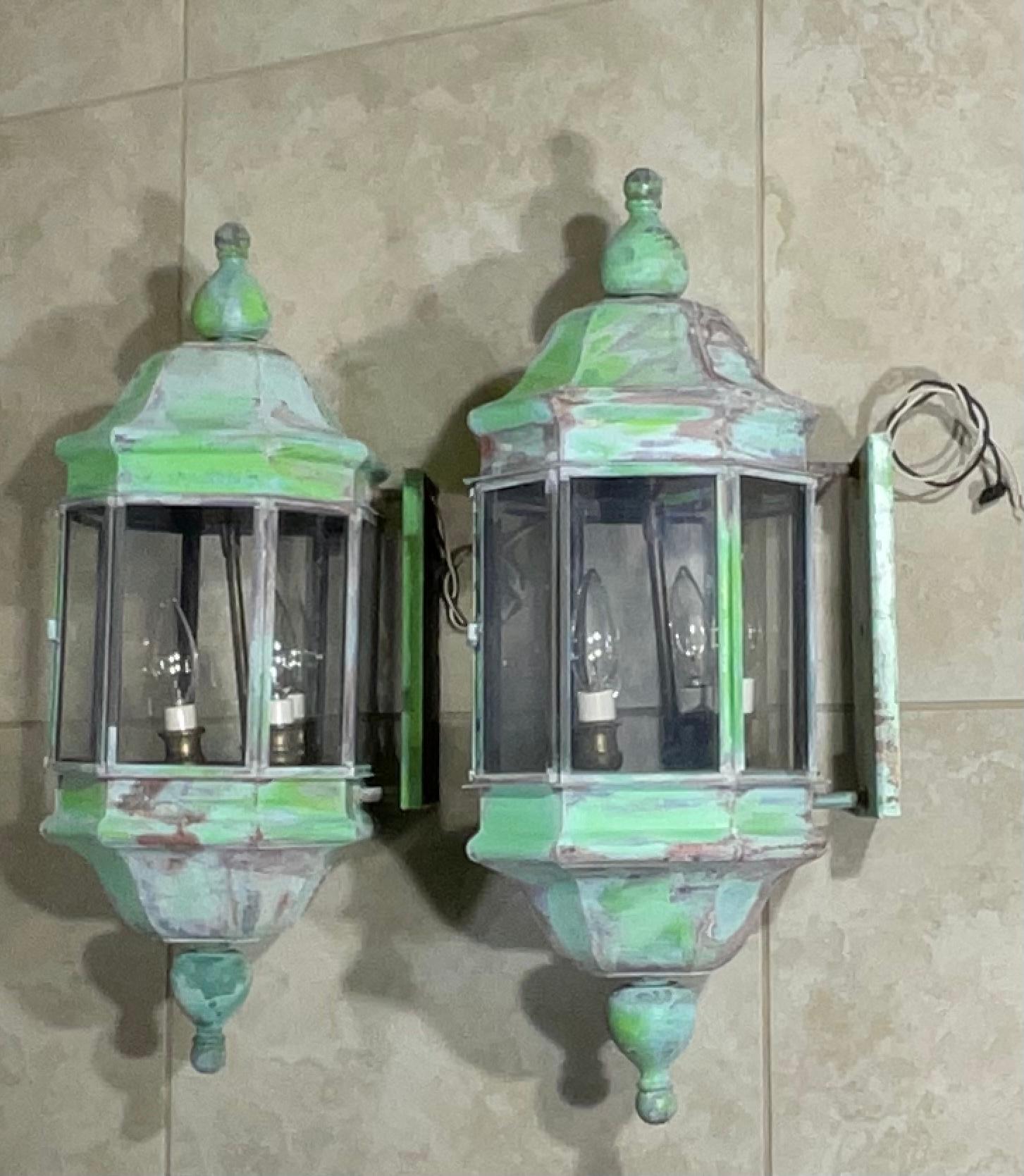Large Pair of Vintage Handcrafted Wall-Mounted Solid Brass Lantern For Sale 2