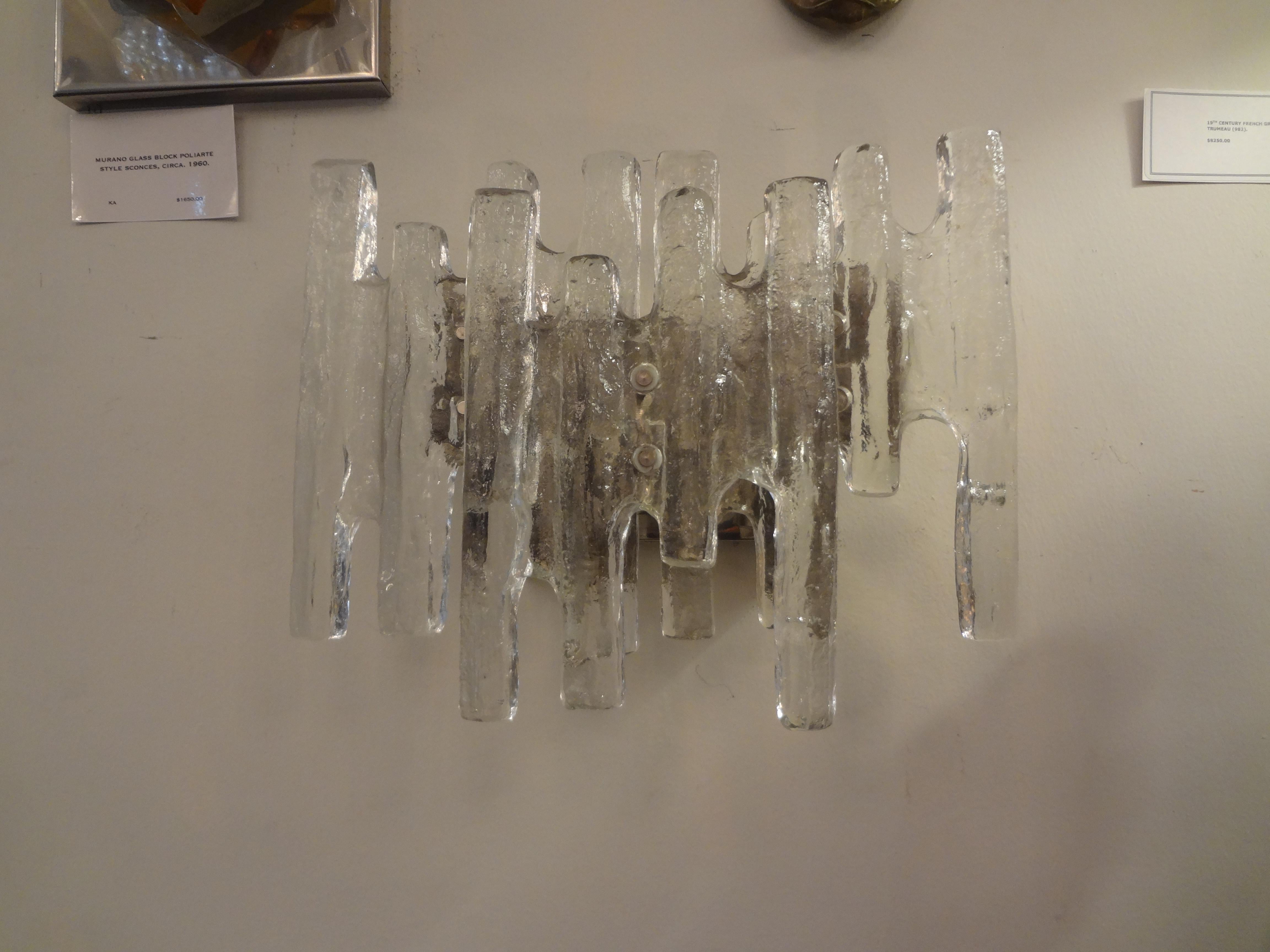 Autrichien Grande paire d'appliques vintage Kalmar en verre « Ice Block » en vente