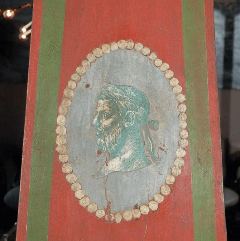 Grande paire d'obélisques Vintage By en rouge, vert et or. Italie, 20e siècle. en vente 1