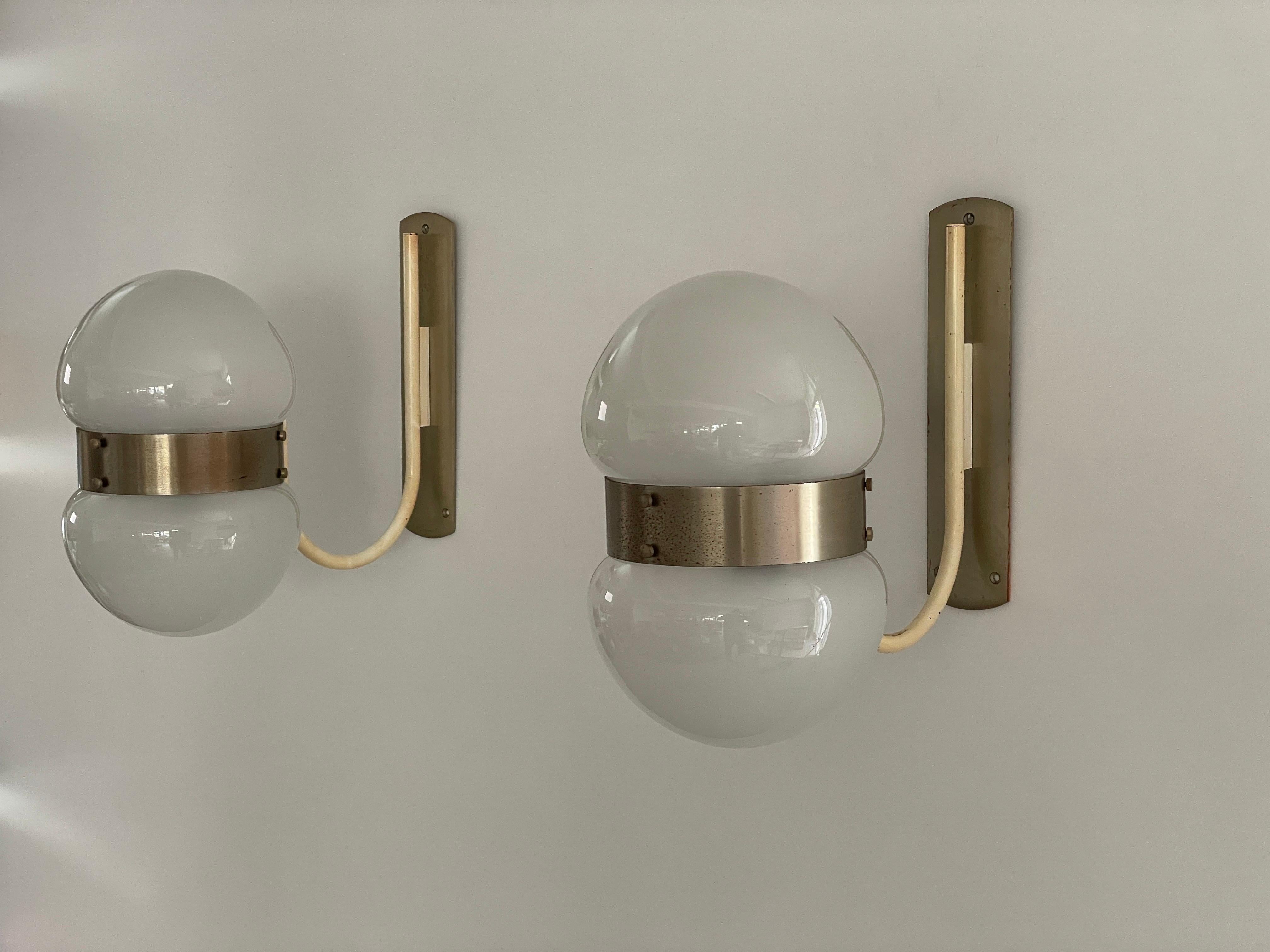 Large Pair of Wall Lamps by Sergio Mazza for Artemide, 1960s, Italy

Lampshade is in very good vintage condition.
Painted aluminum, raw aluminum and clear sandblasted glass.

This lamp works with  2x E27 light bulbs. Max 100W
Wired and suitable to