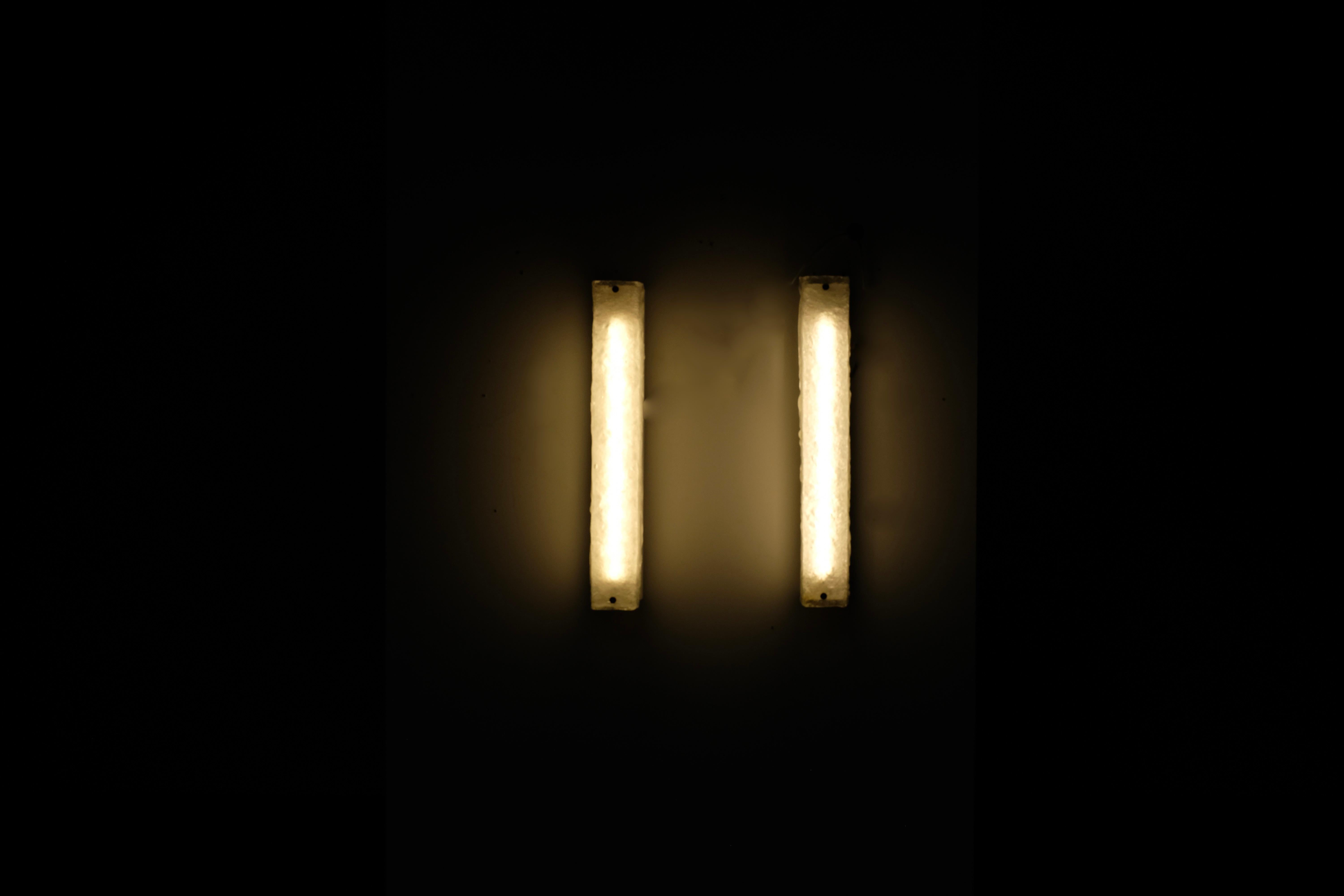 Großes Paar Wandleuchten aus Murano-Glas, Italien 1970er Jahre. (Italienisch) im Angebot