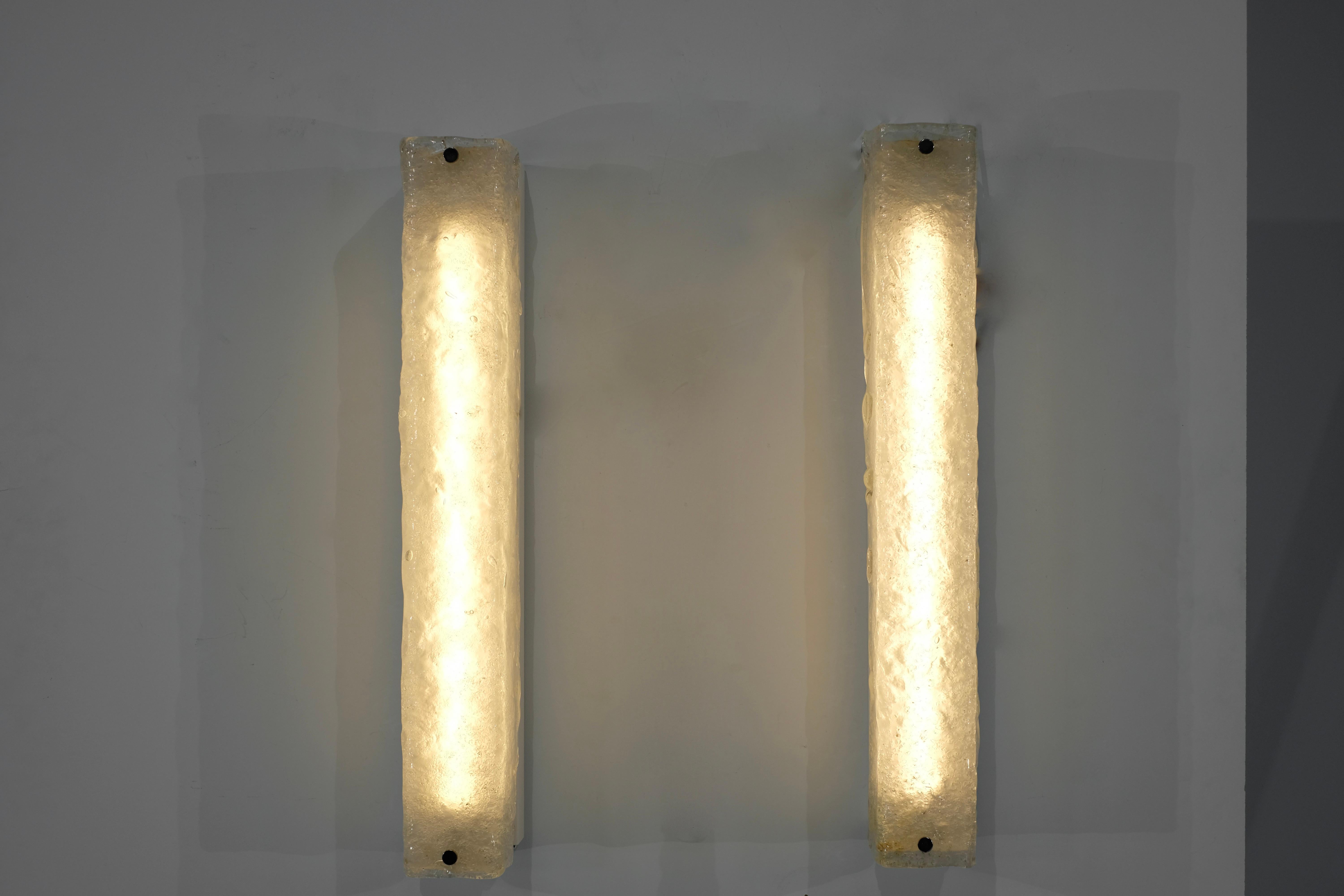 Großes Paar Wandleuchten aus Murano-Glas, Italien 1970er Jahre. im Angebot 2