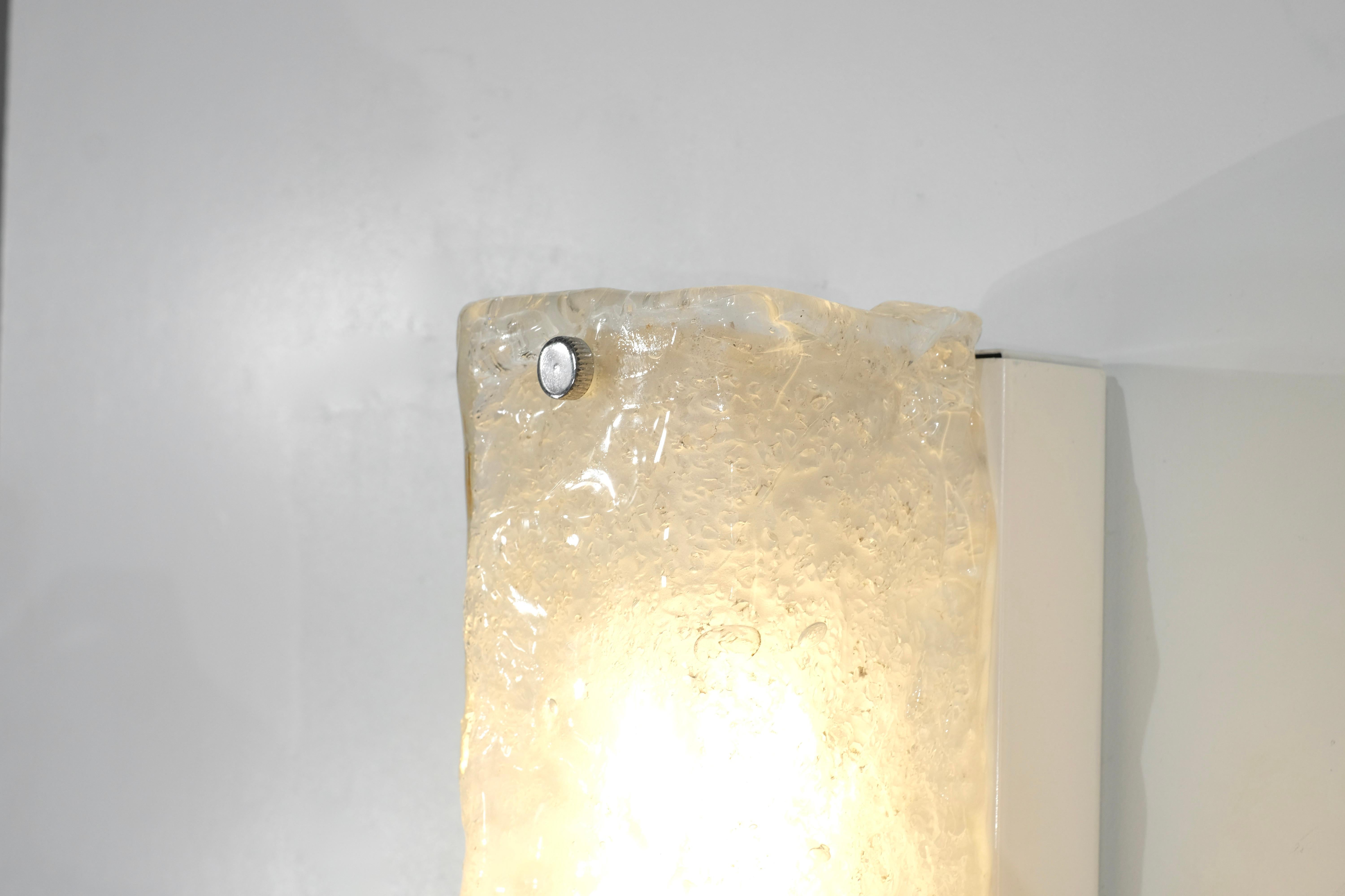 Großes Paar Wandleuchten aus Murano-Glas, Italien 1970er Jahre. im Angebot 3