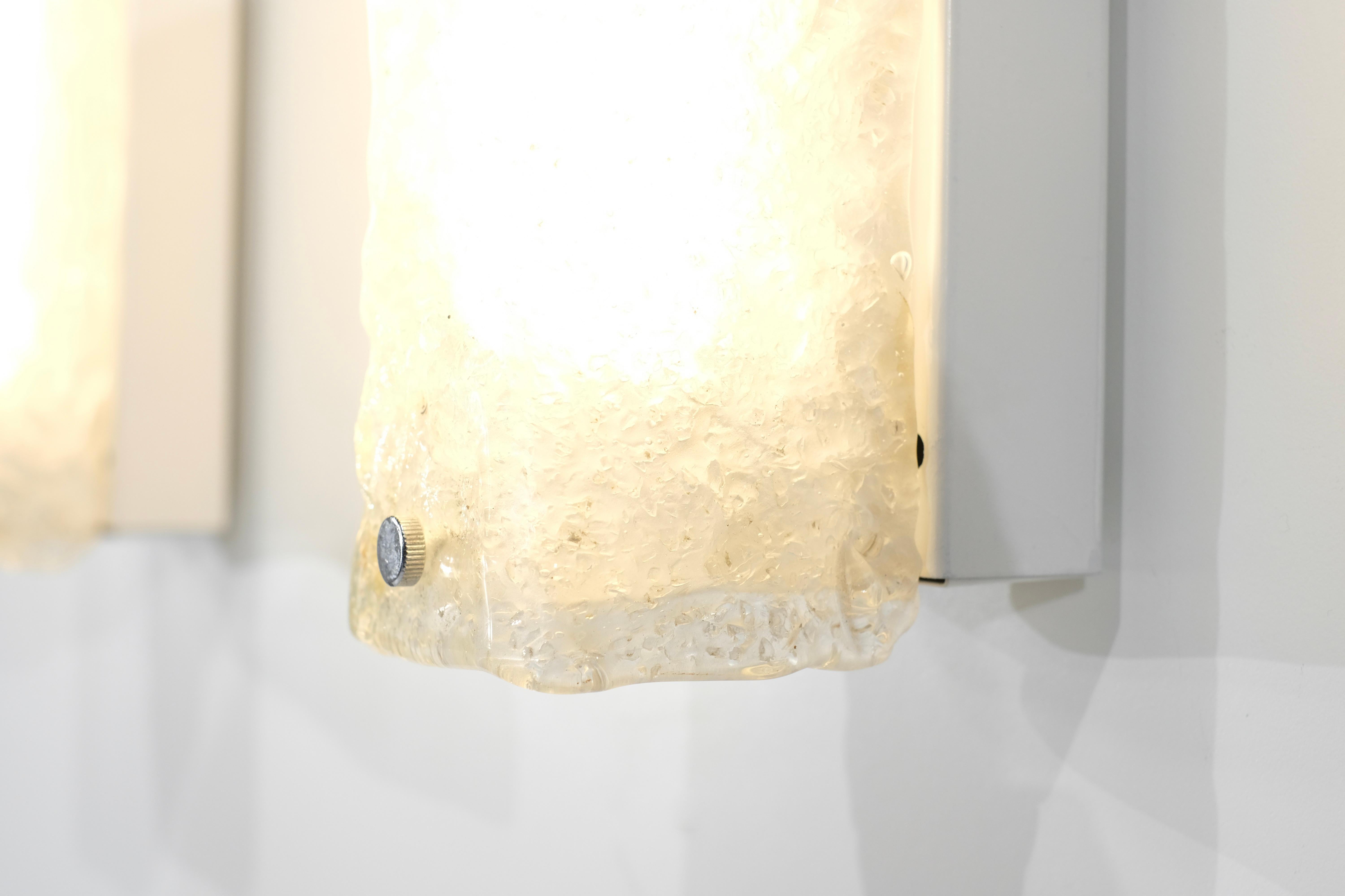 Großes Paar Wandleuchten aus Murano-Glas, Italien 1970er Jahre. im Angebot 10