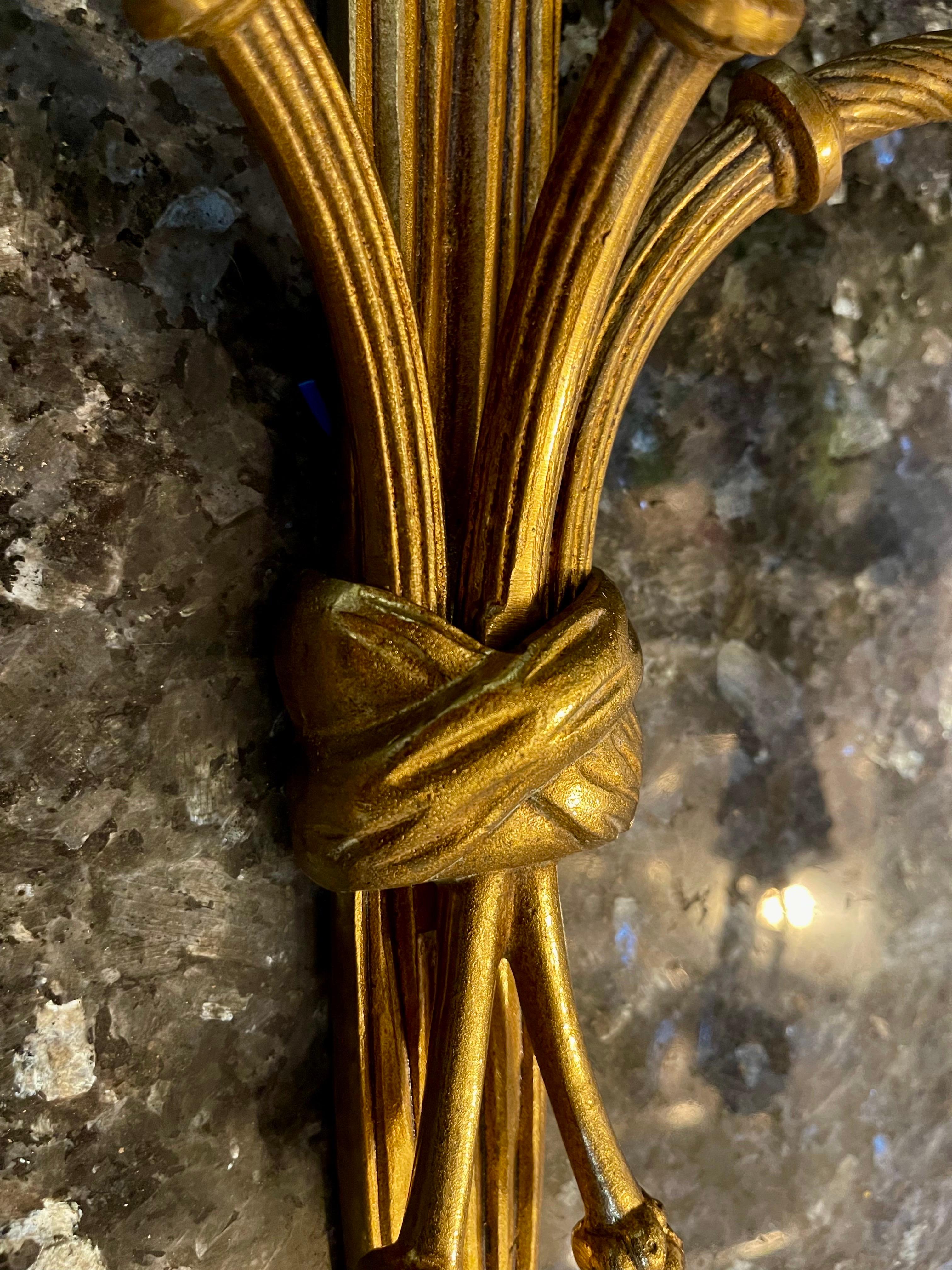 Gran Pareja de Apliques de Bronce Estilo Francés Luis XVI Siglo XX Español en venta