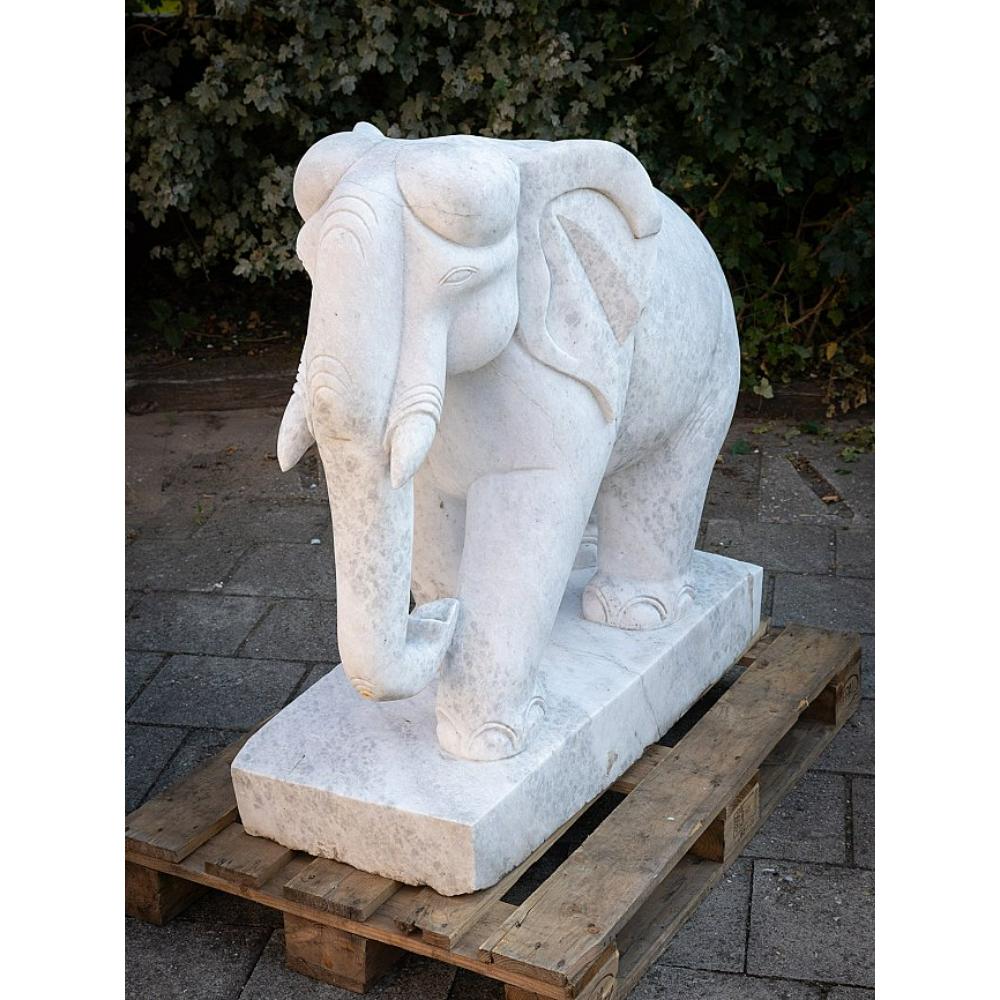 Large pair of white marble Elephants from Burma  Original Buddhas In Good Condition For Sale In DEVENTER, NL