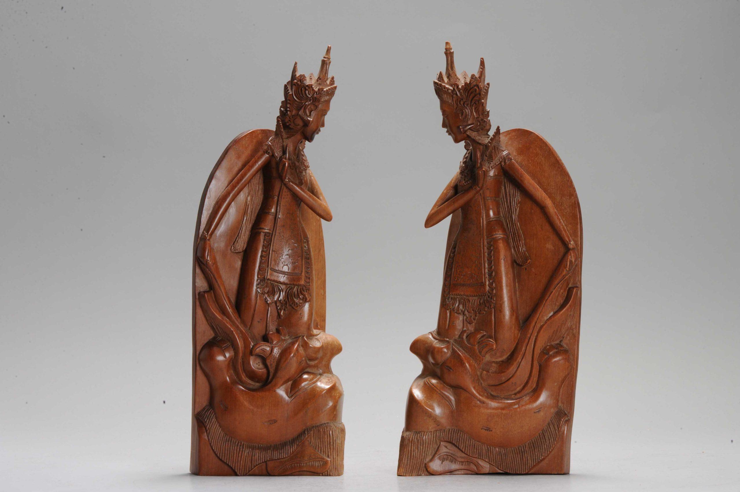 Grande paire de bibliothèques indonésiennes sculptées de qualité supérieure en vente 5