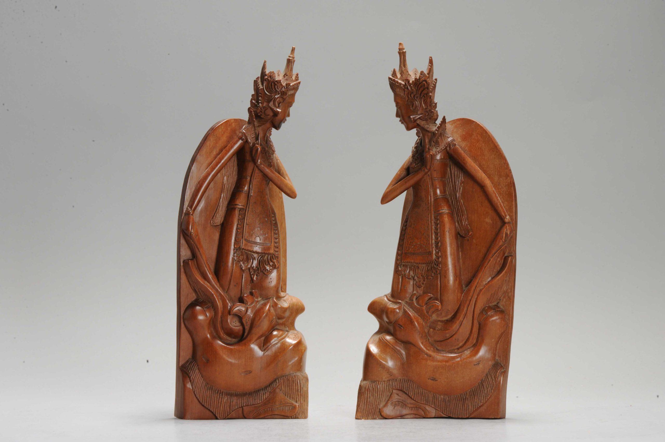 Grande paire de bibliothèques indonésiennes sculptées de qualité supérieure en vente 6