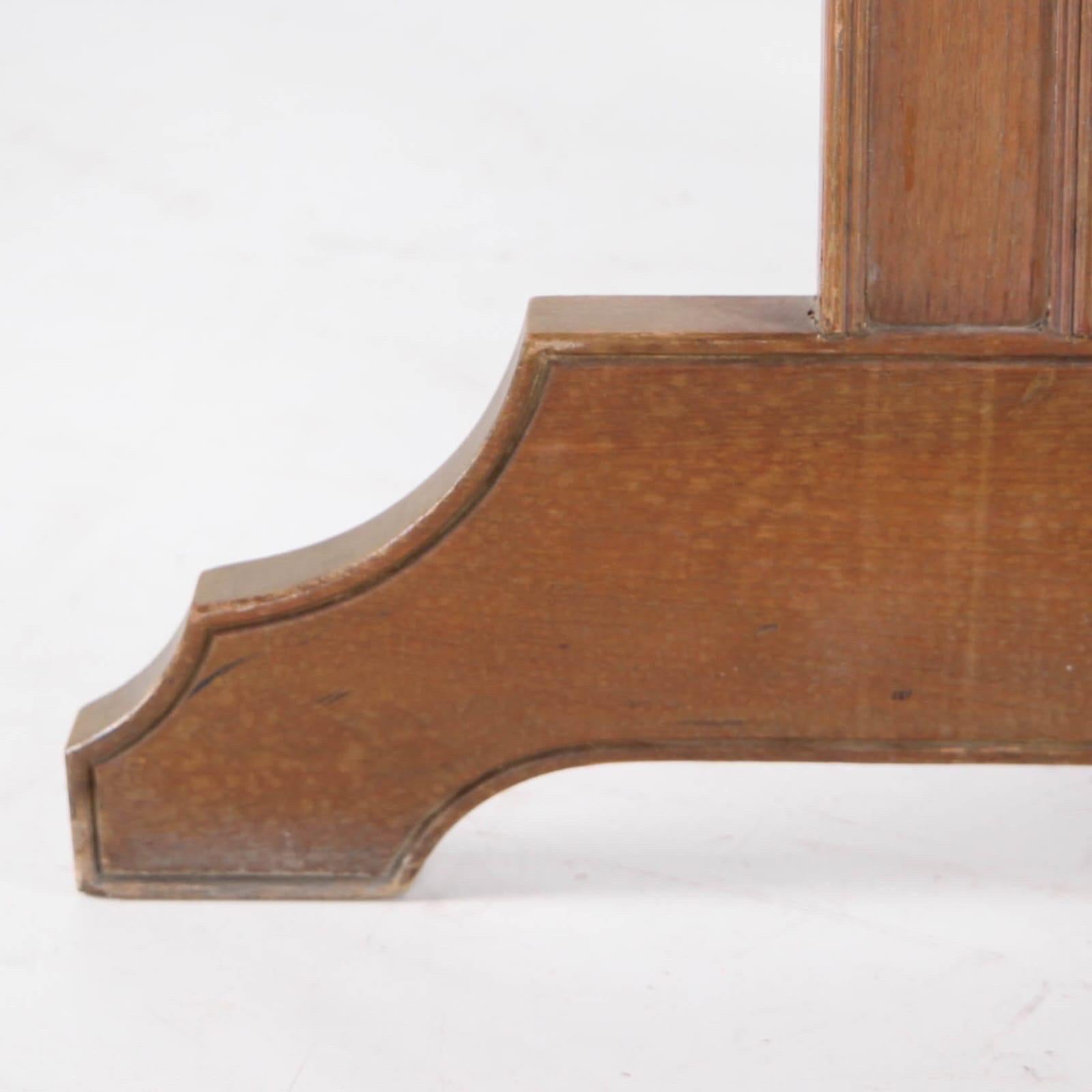 Pareja grande de vitrinas de madera en venta 5