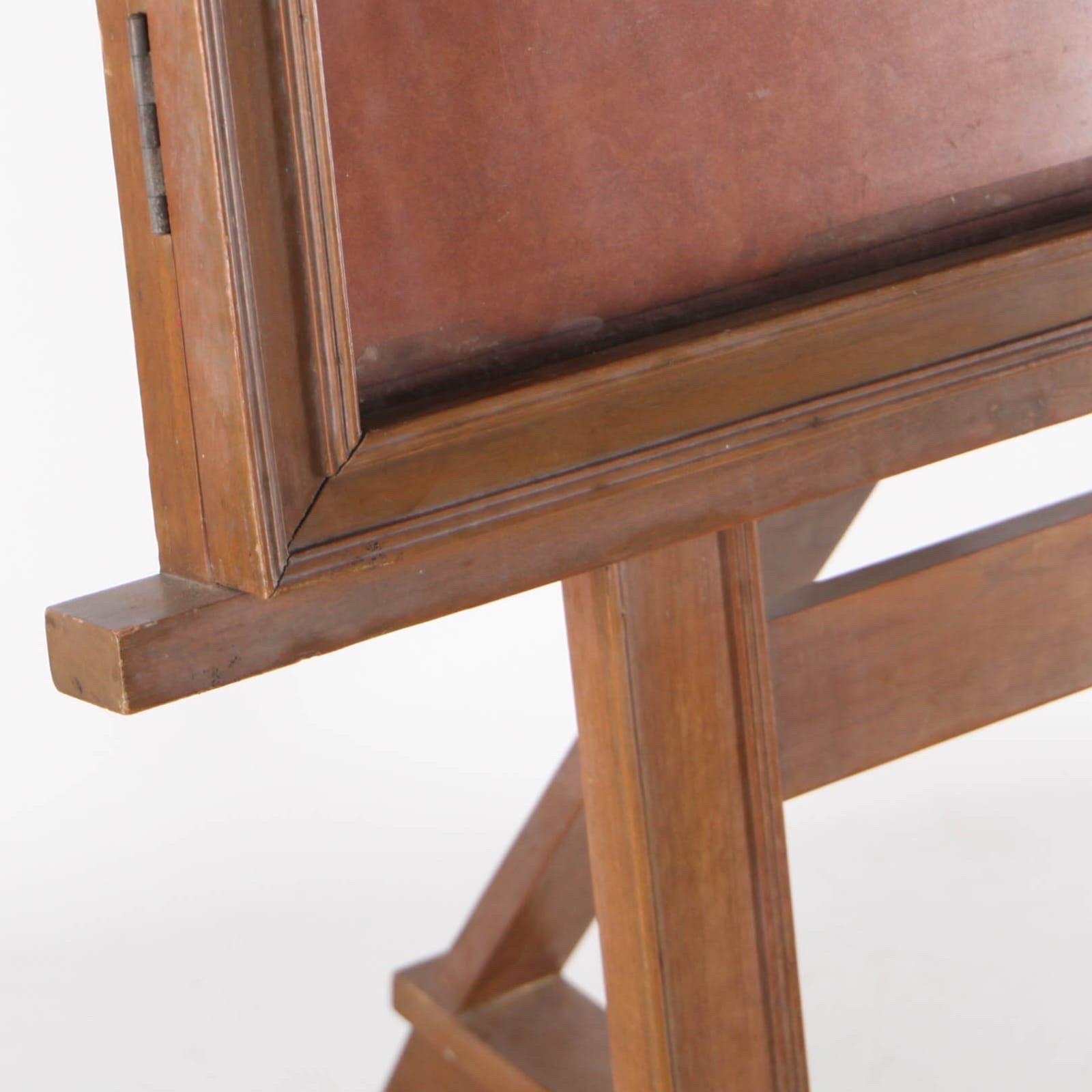 Pareja grande de vitrinas de madera en venta 1