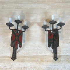 Gran Pareja de Apliques de Hierro Forjado con Escudo y Brazos de 3 Luces