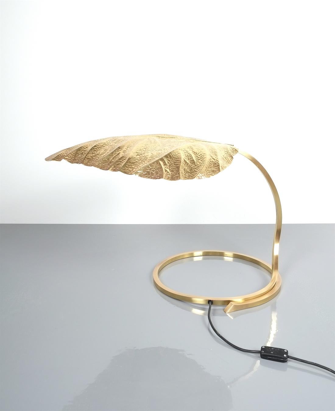 Excellent refurbished large table lights by Tomasso Barbi, Italy, 1970
These iconic single leaf Rhubarb table lamps were designed by Tommaso Barbi and Carlo Giorgi was produced by Bottega Gadda in Italy in the 1970s
Featuring a giant hammered shiny