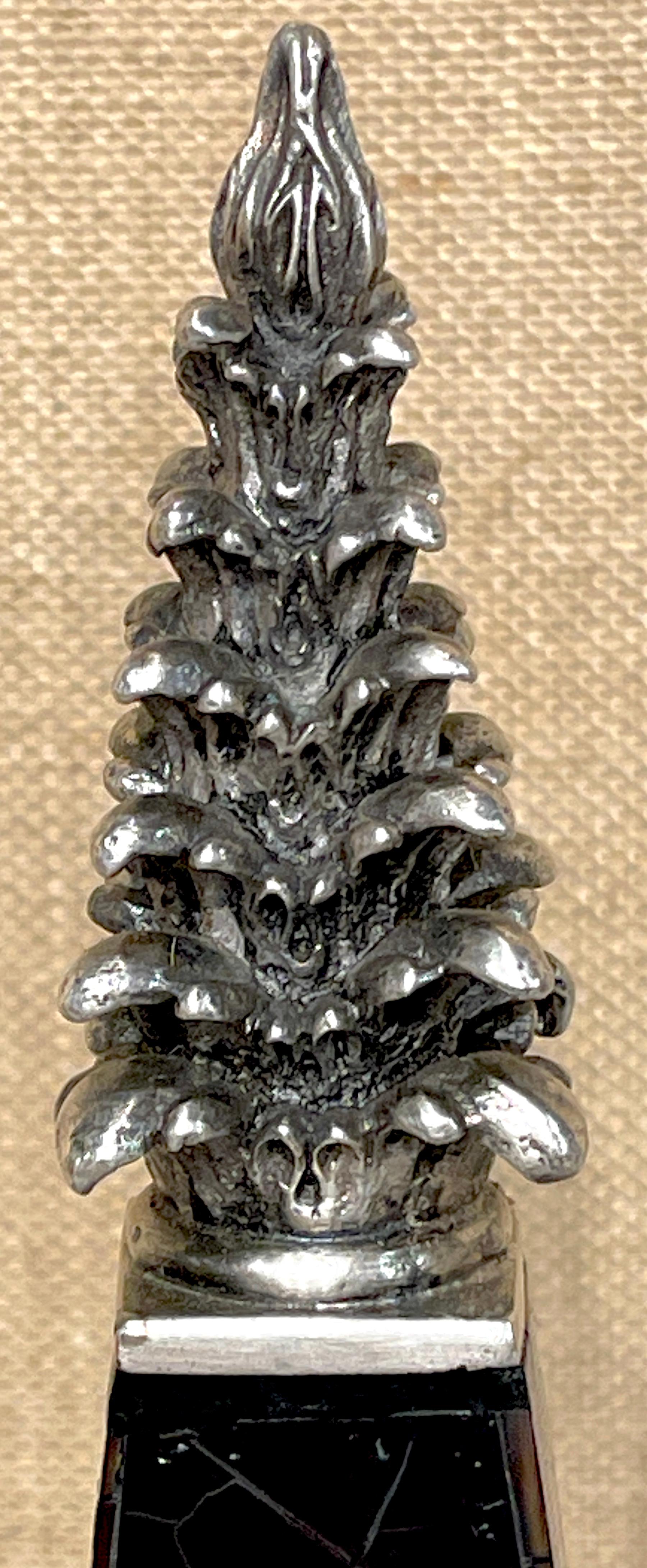 Large Pair Silverplated Bronze & Inlaid Coconut Shell Lion Motif Obelisks en vente 5