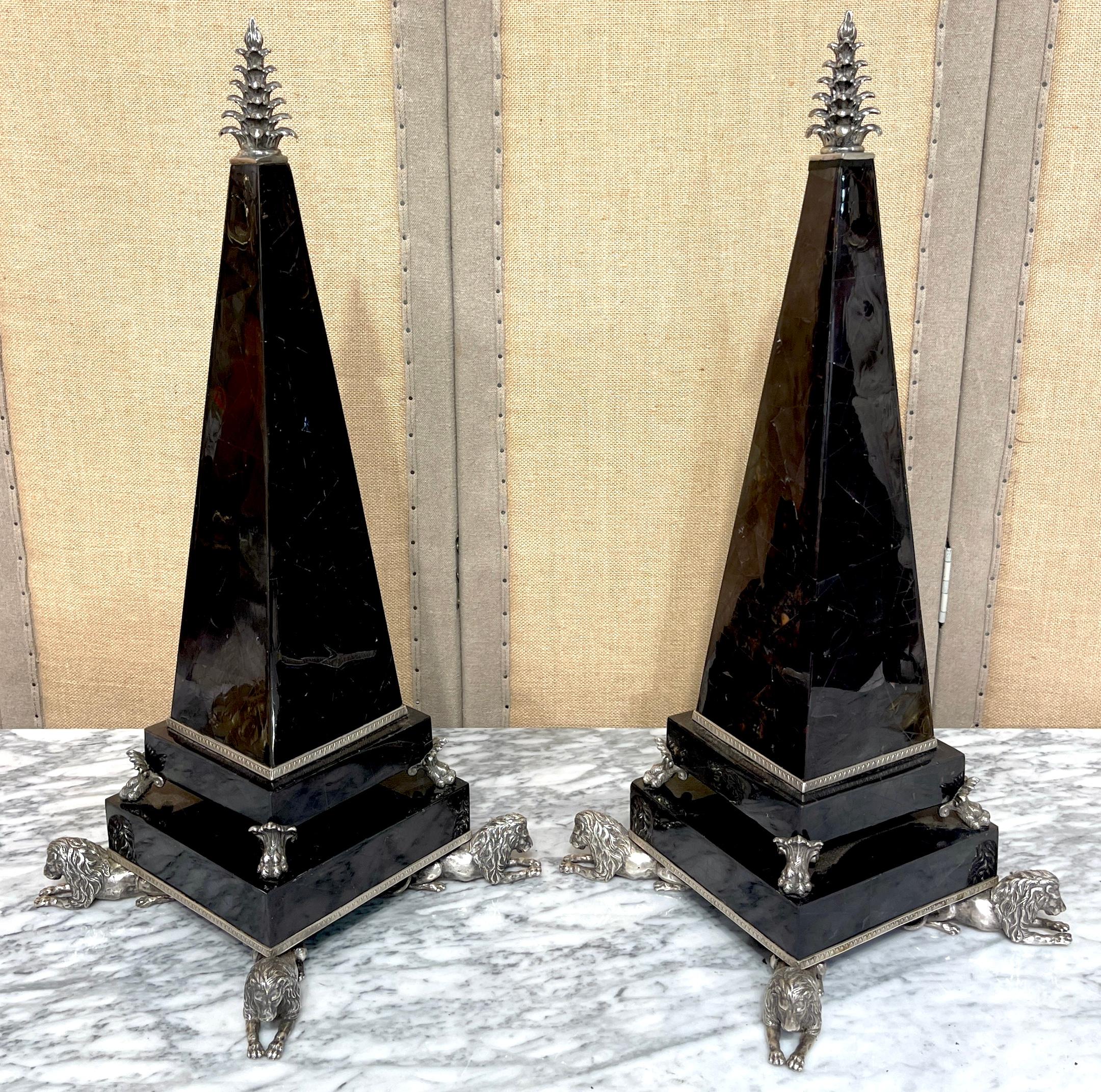 Moulage Large Pair Silverplated Bronze & Inlaid Coconut Shell Lion Motif Obelisks en vente