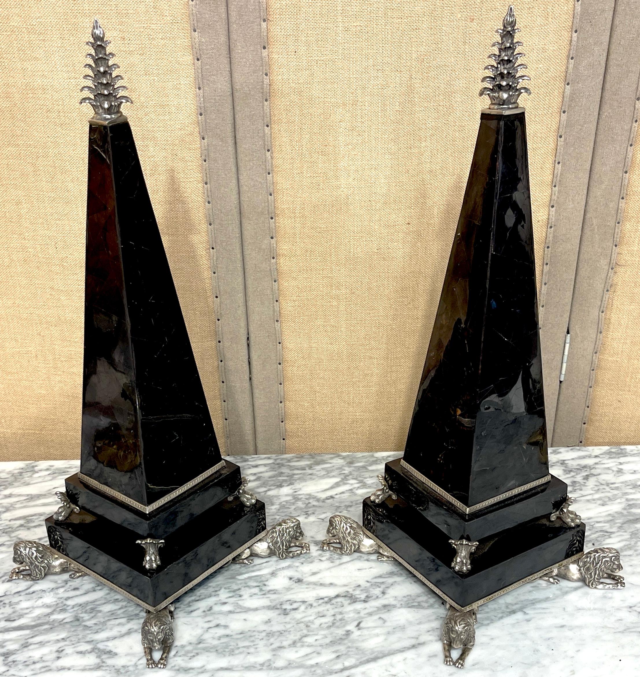 Large Pair Silverplated Bronze & Inlaid Coconut Shell Lion Motif Obelisks Bon état - En vente à West Palm Beach, FL