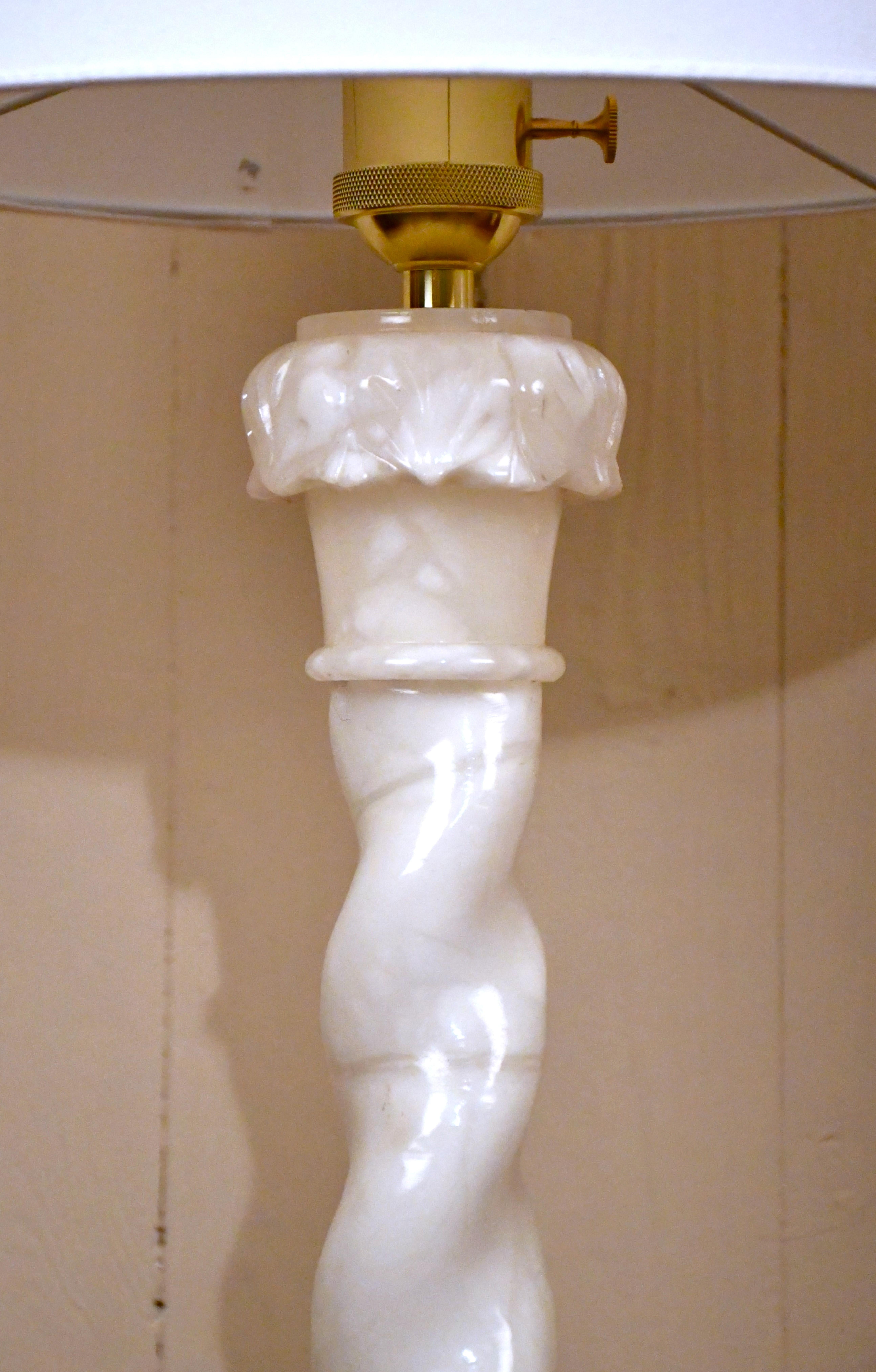 Gran pareja de lámparas de sobremesa suecas de alabastro blanco de NK, Nordiska Kompaniet, años 60 en Bueno estado para la venta en Värmdö, SE