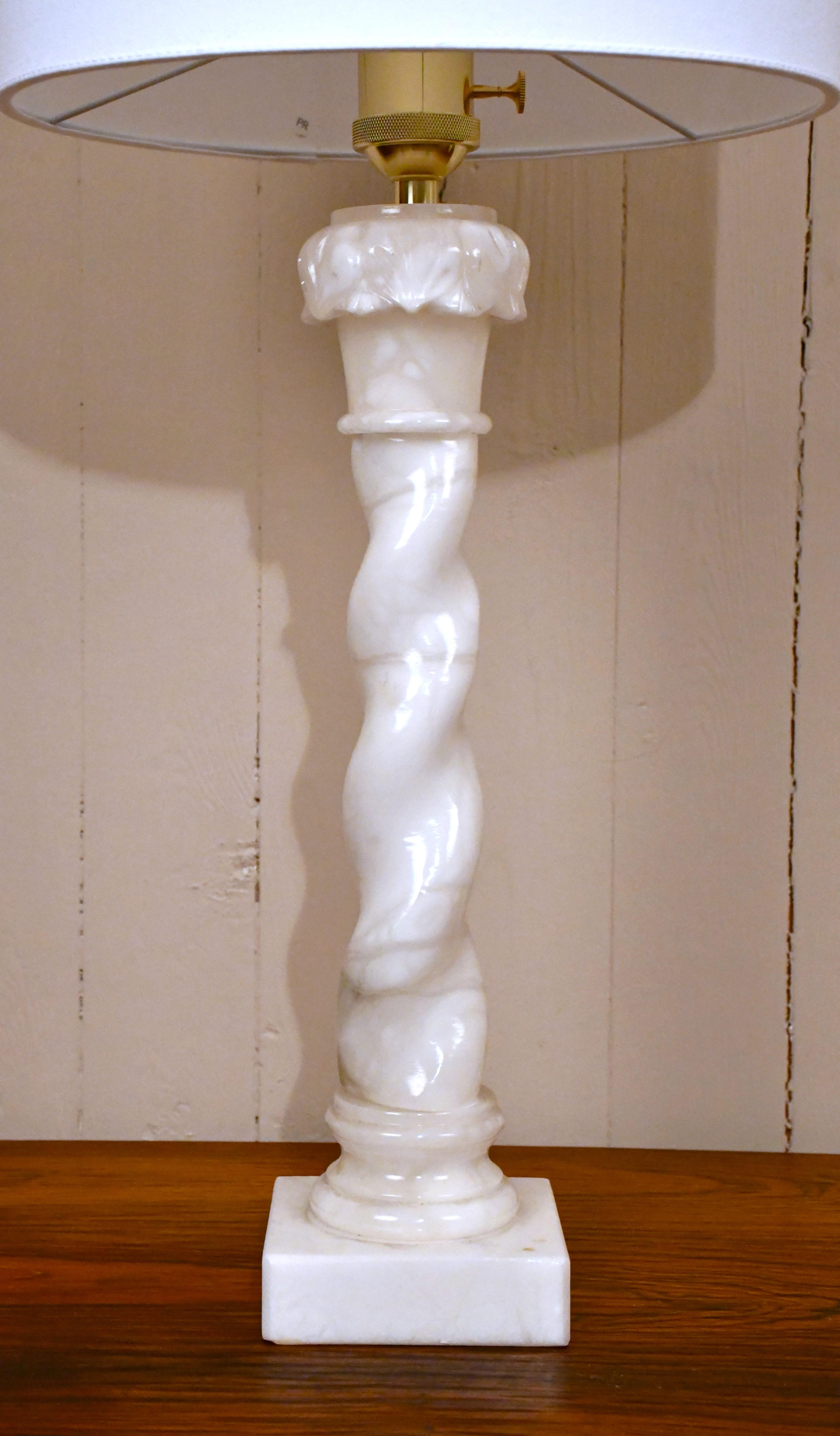 Gran pareja de lámparas de sobremesa suecas de alabastro blanco de NK, Nordiska Kompaniet, años 60 mediados del siglo XX en venta