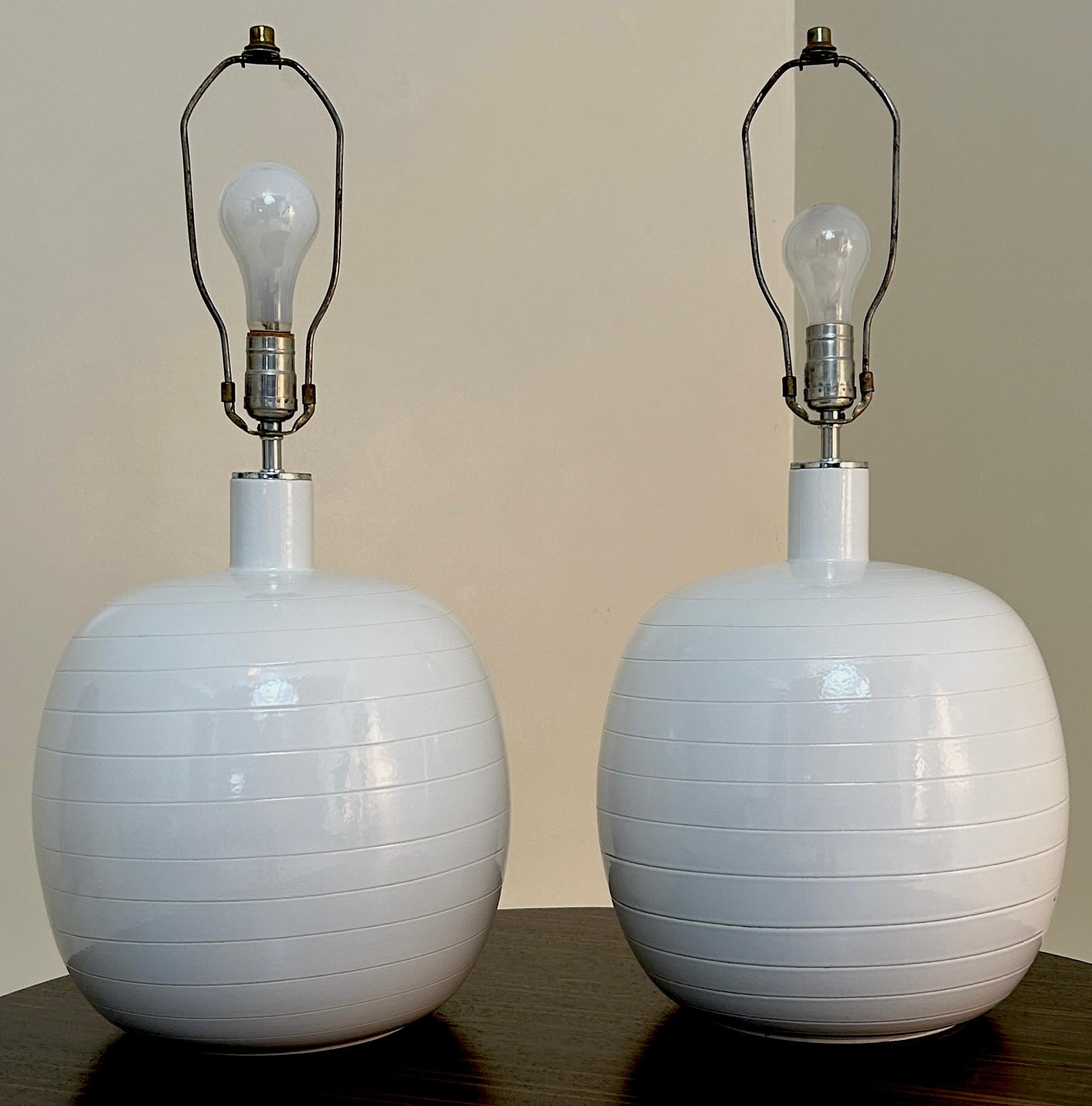 Grande paire de lampes de table en céramique en vente 3