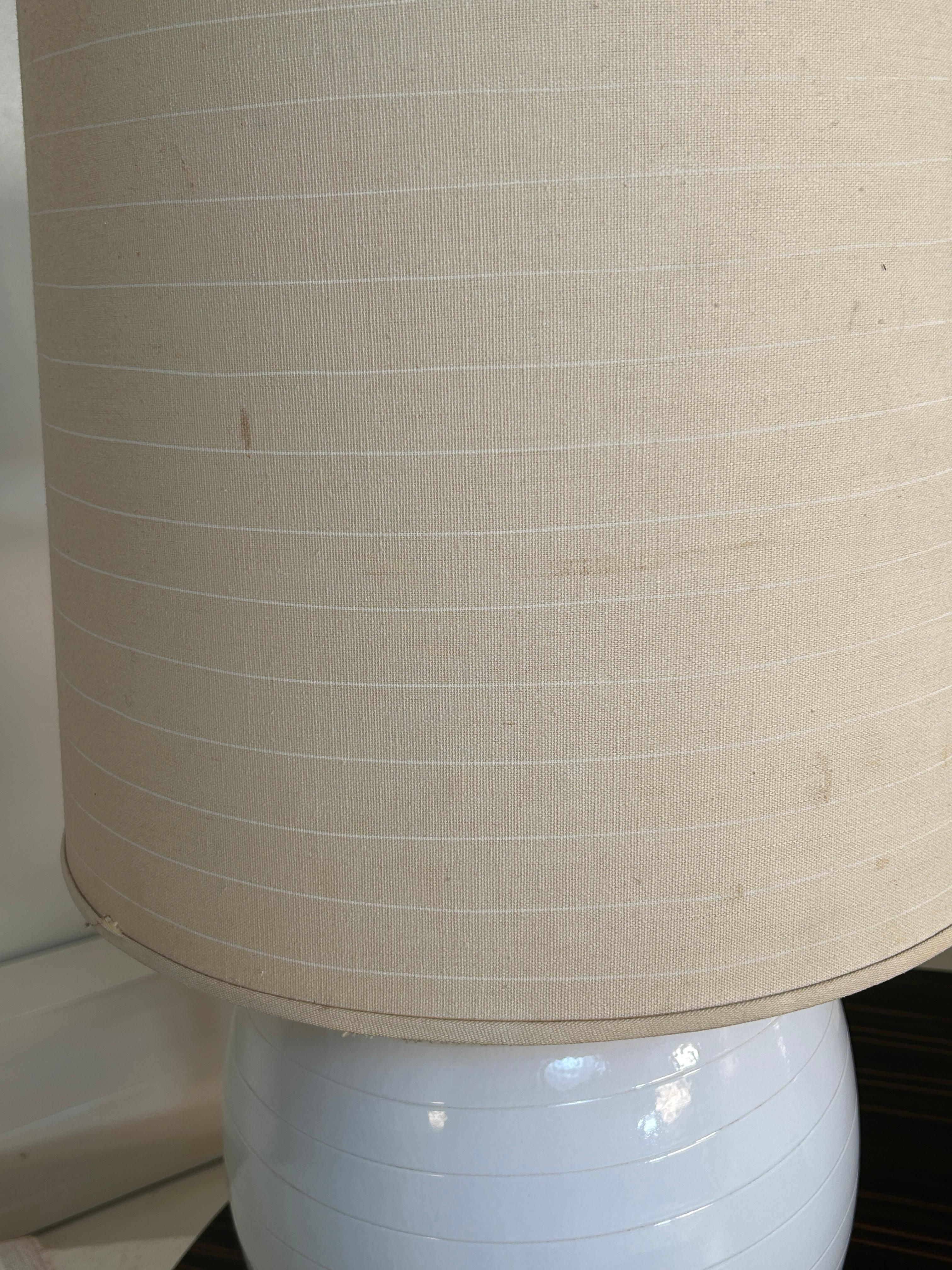 Américain Grande paire de lampes de table en céramique en vente