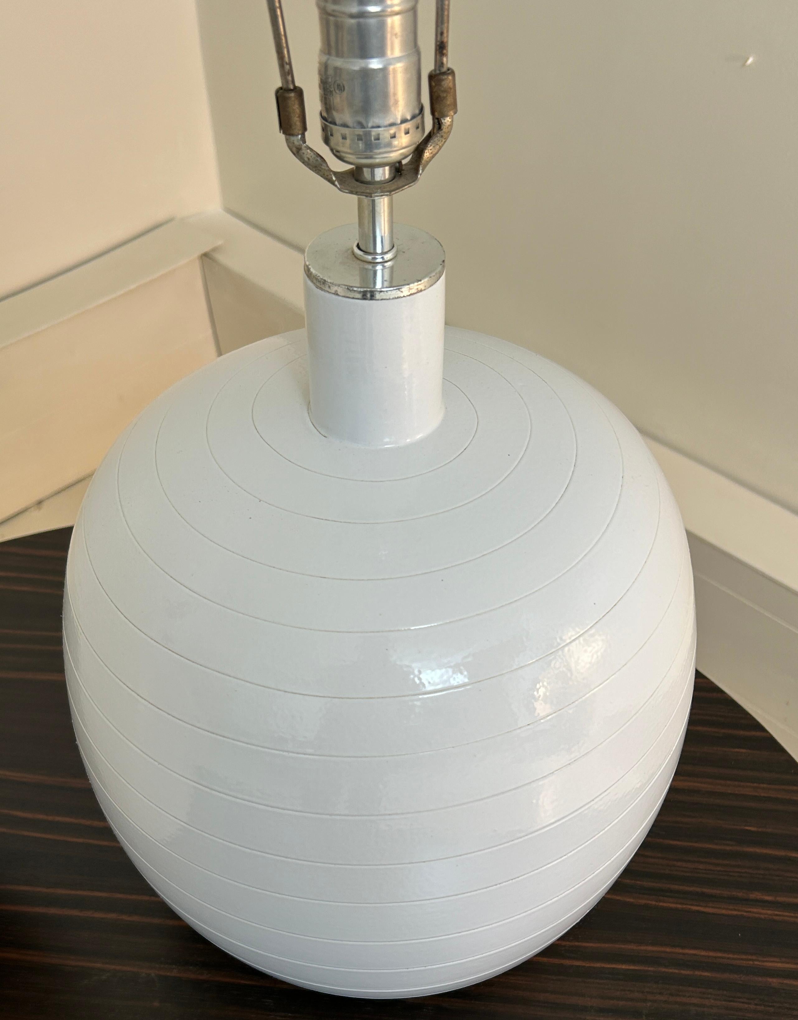 Grande paire de lampes de table en céramique en vente 2