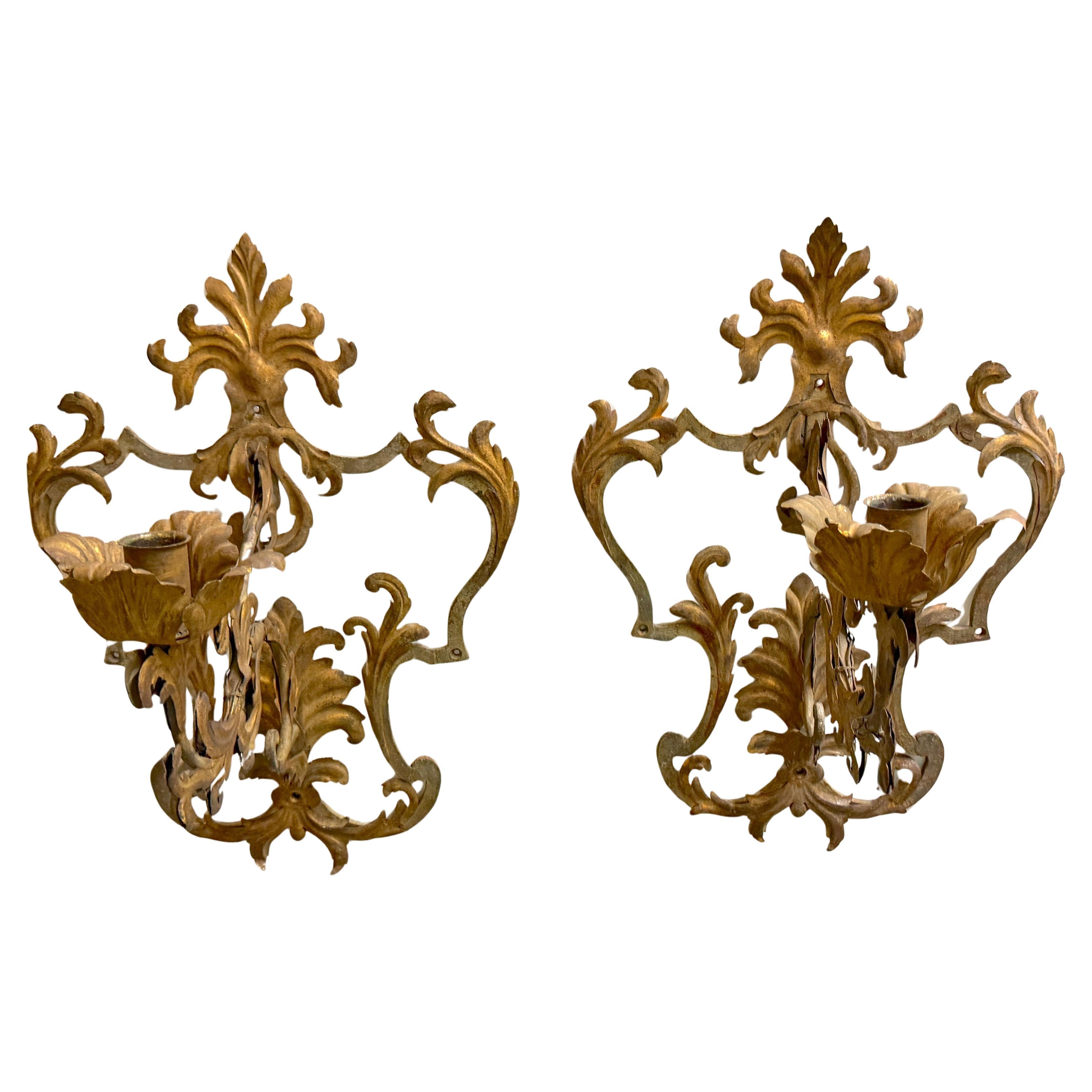 Large Pair Venetian Gilt 
Polychromed Tole Candle Sconces Italy, circa 1890s im Angebot