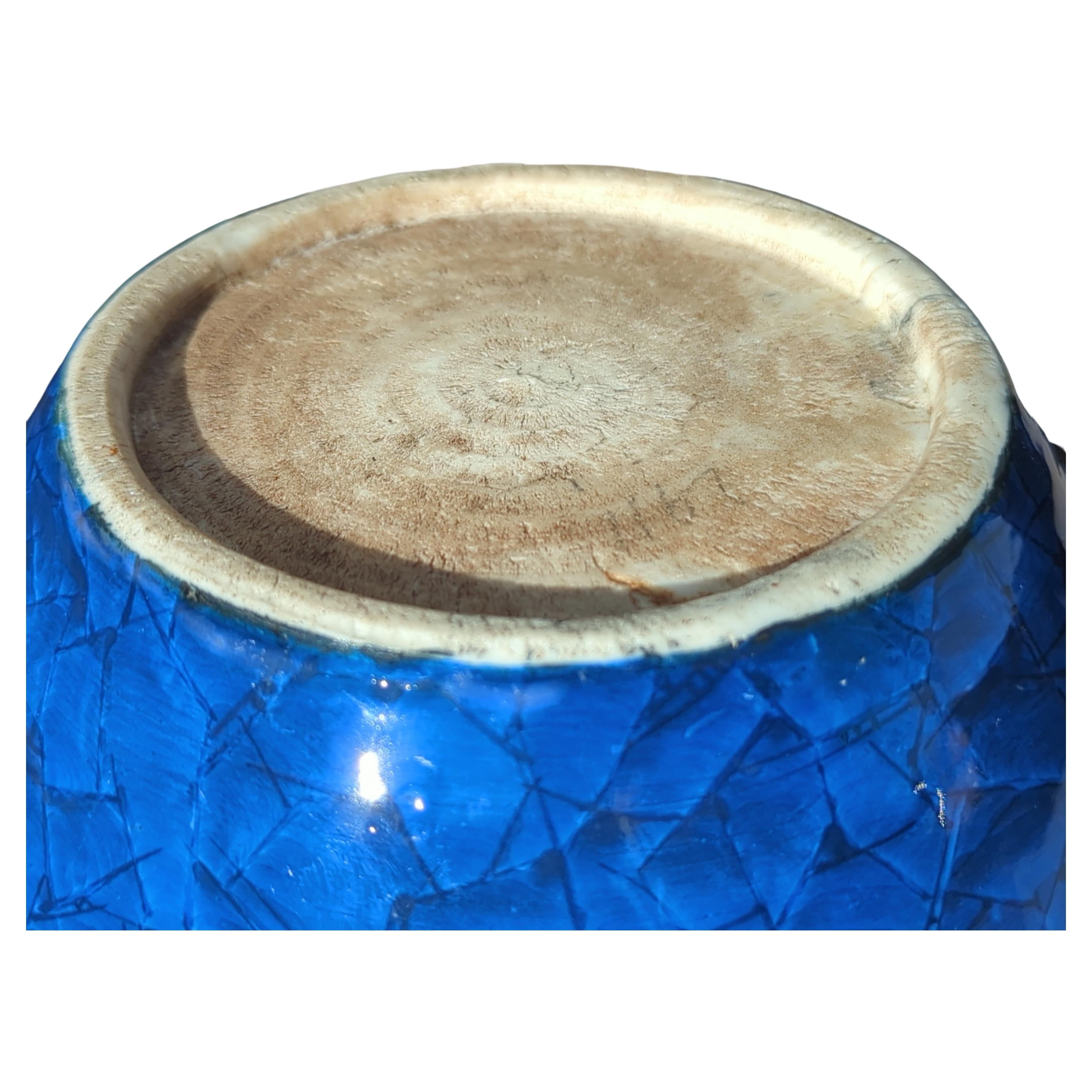 Porcelaine Grande paire de jarres chinoises couvertes d'aubépine bleue et blanche de 11 pouces 20 c en vente