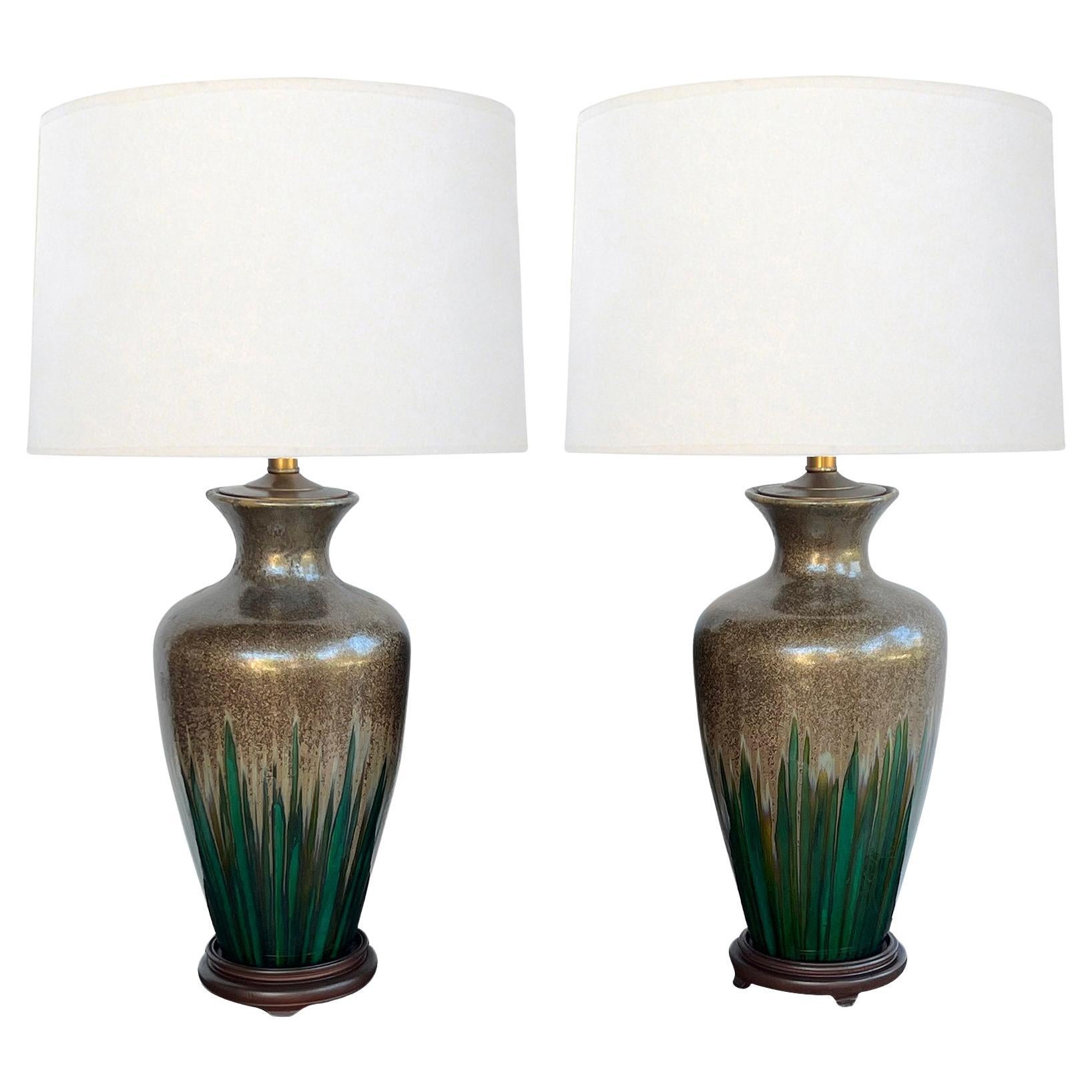 Großes Paar Vintage Textured Iridescent Glazed Lamps with Emerald Green Striation im Angebot