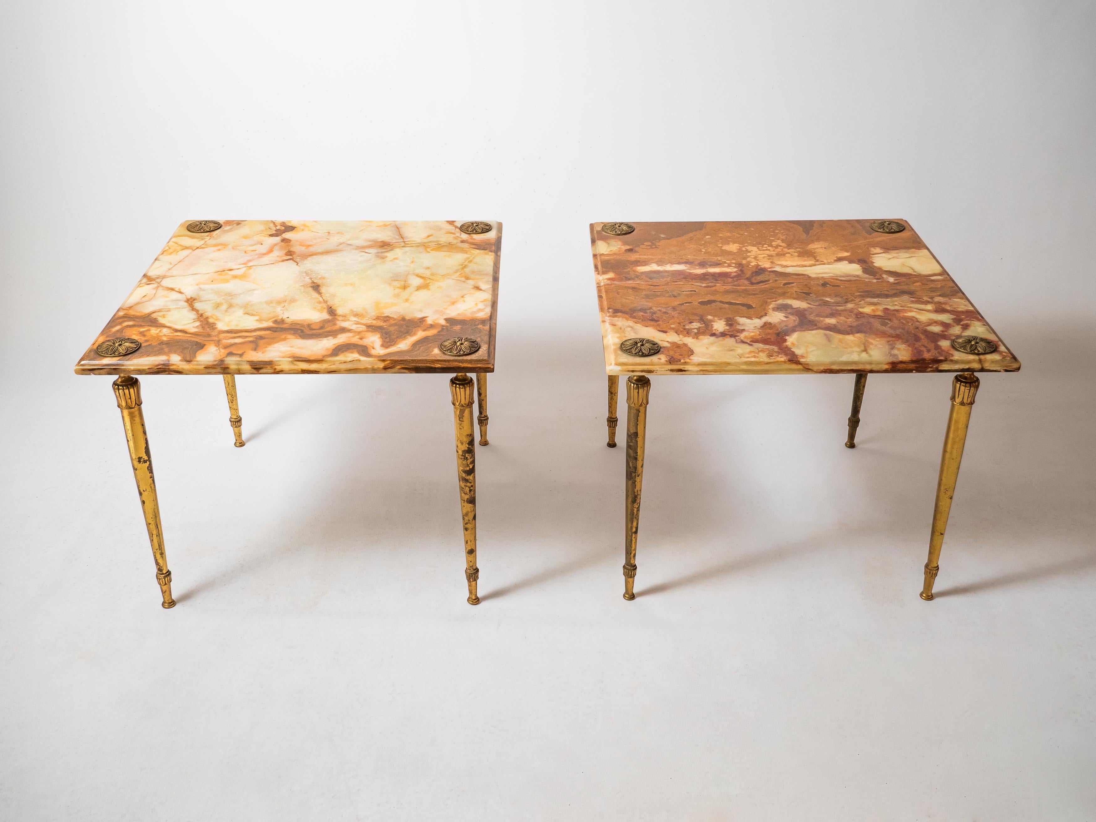 Large paired side tables with onyx

Heavy and stable tables in the classicist style of Louis XVI.Brass legs with subtle decoration and top flower. The plates are made of Pakistani onyx, have a beautiful pattern and faceted edges. Condition: used