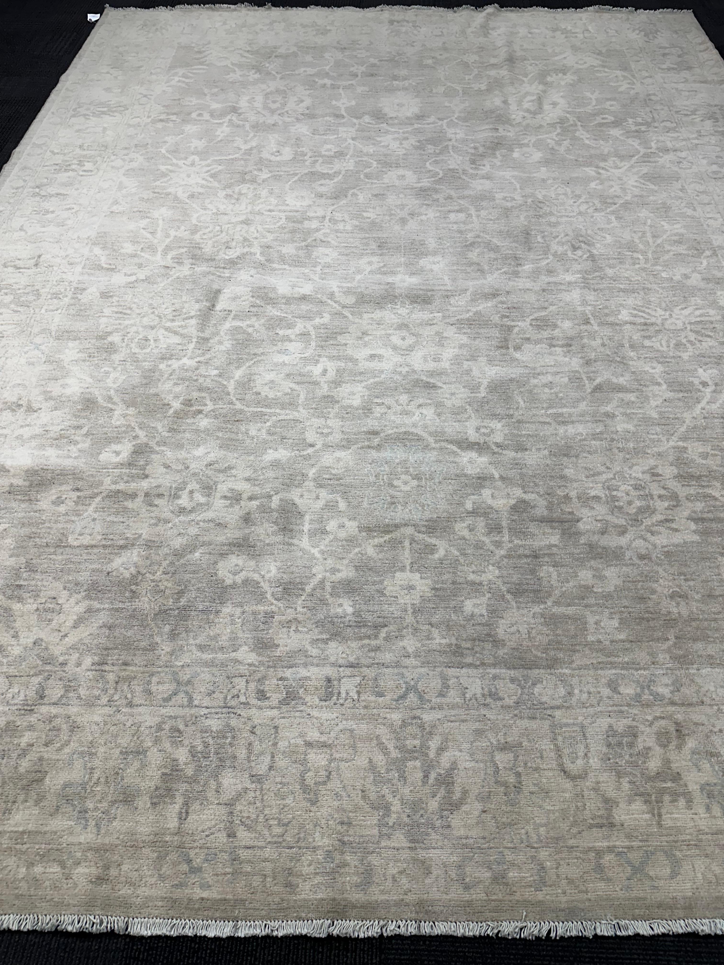 Large Pakistani Ushak Design Wool and Cotton Rug, Mid 20th Century In Good Condition For Sale In Savannah, GA